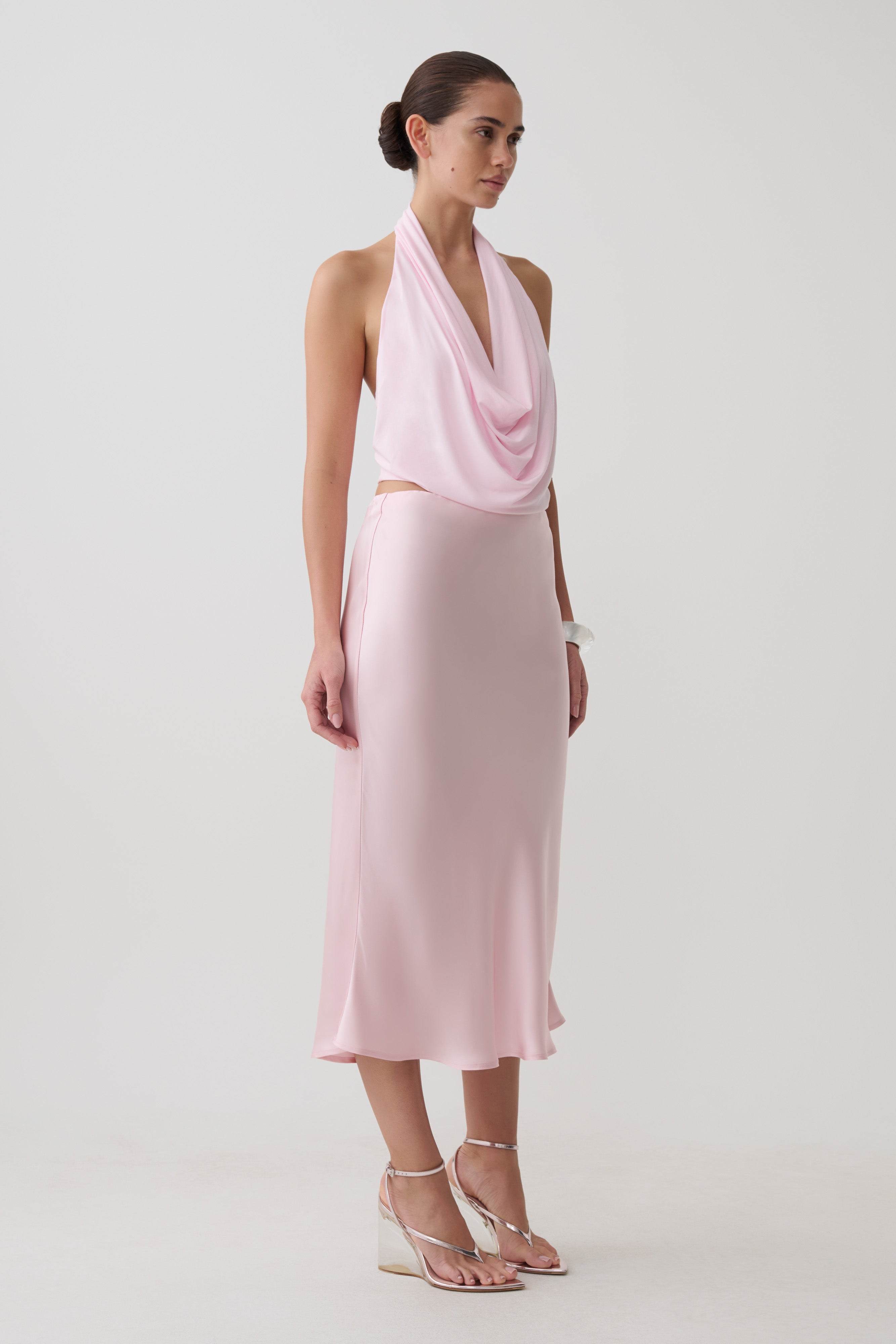 Hattie Satin Midi Skirt in Pale Pink – Chic&Drifts