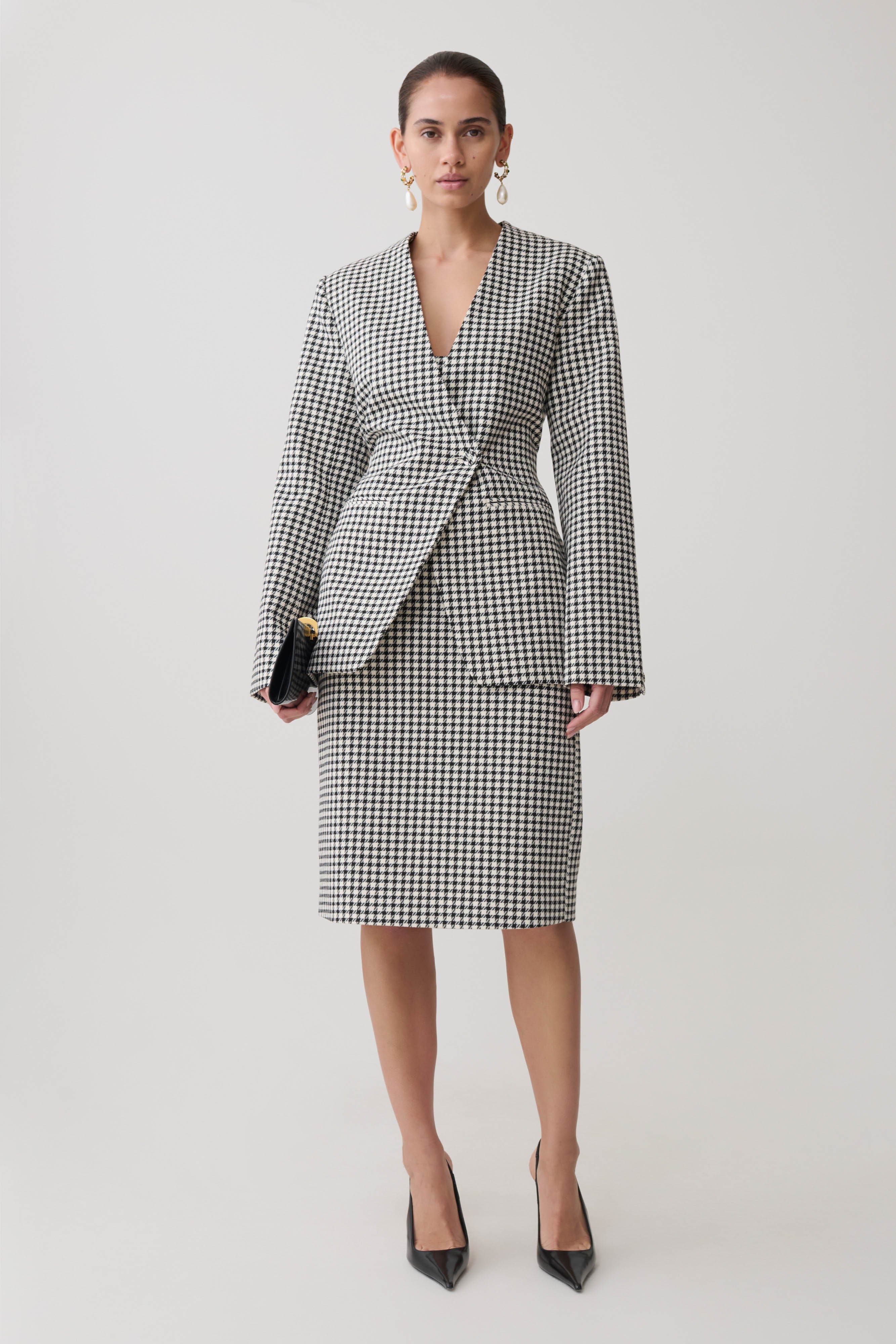 Darcie Drop Shoulder Suiting Blazer in Houndstooth – Chic&Drifts