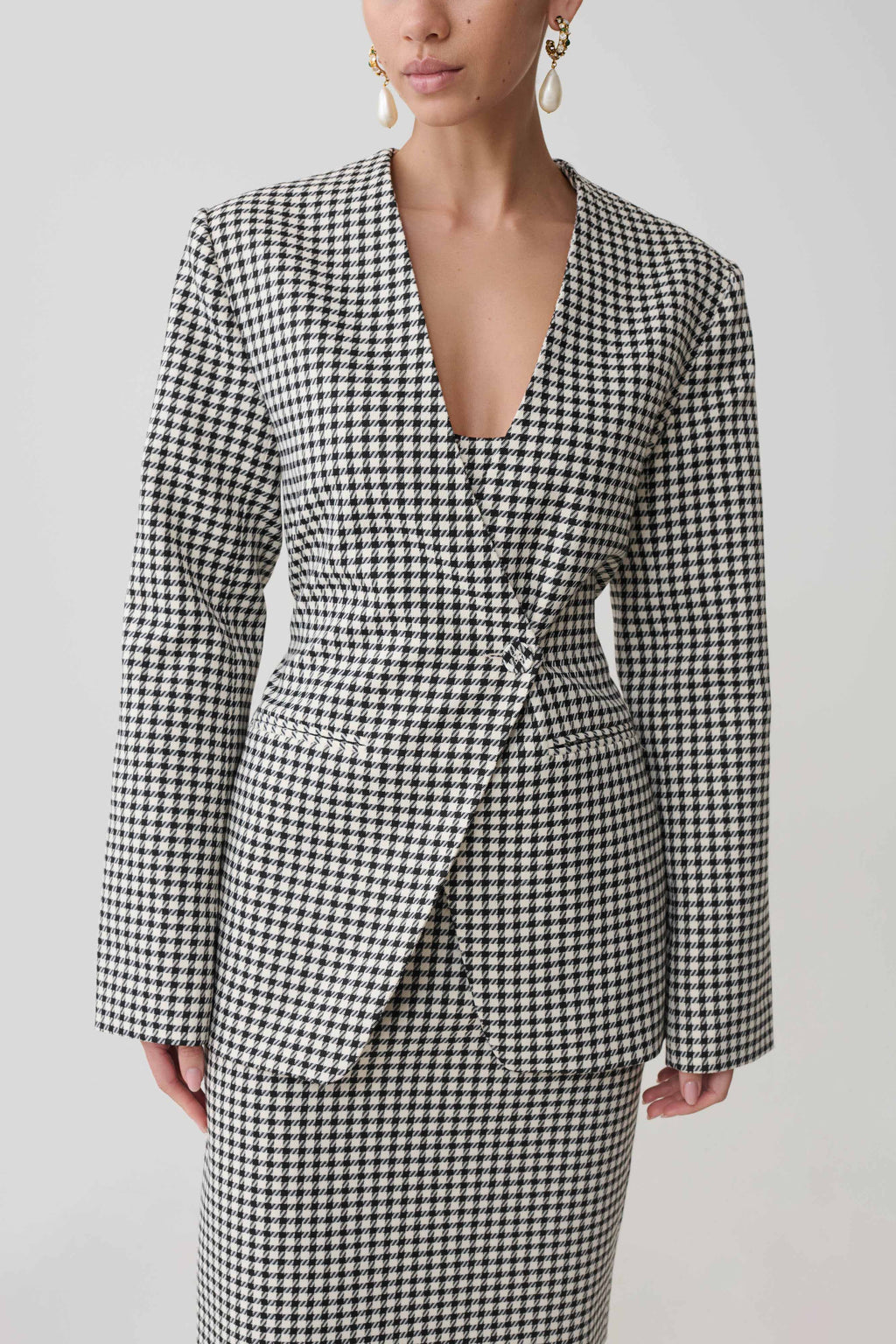 Darcie Drop Shoulder Suiting Blazer in Houndstooth – Chic&Drifts