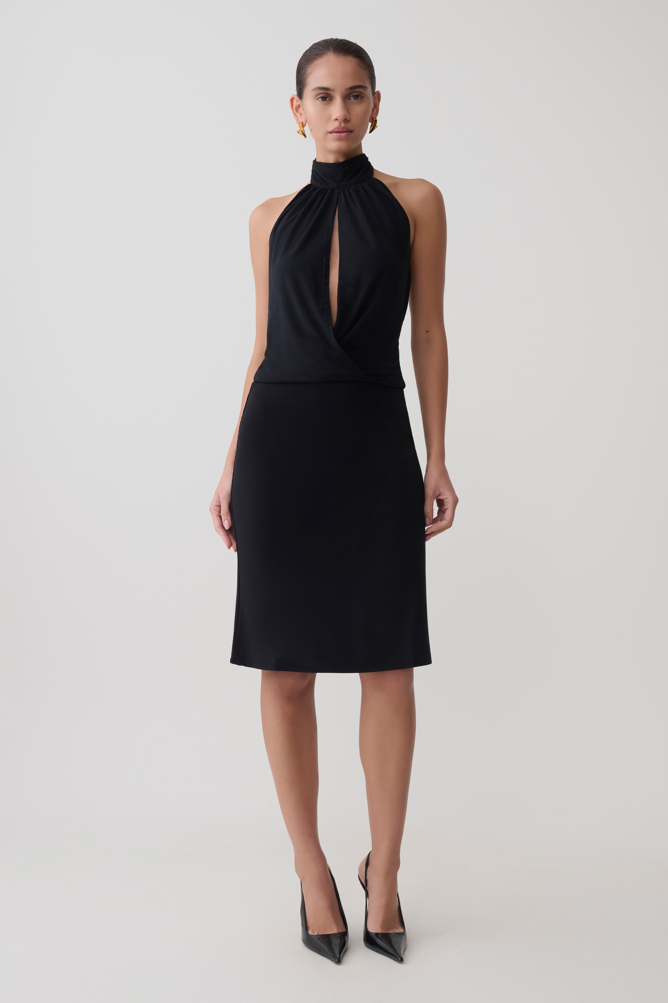 Maki Viscose Sleeveless Halter Top in Black – Chic&Drifts