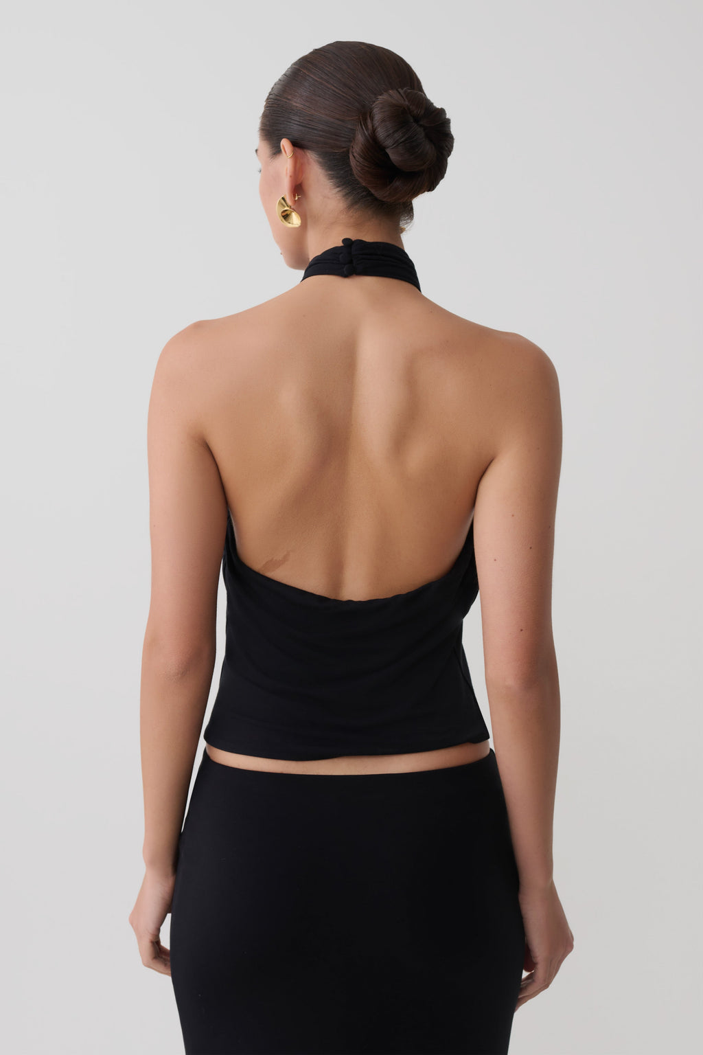 Maki Viscose Sleeveless Halter Top in Black – Chic&Drifts