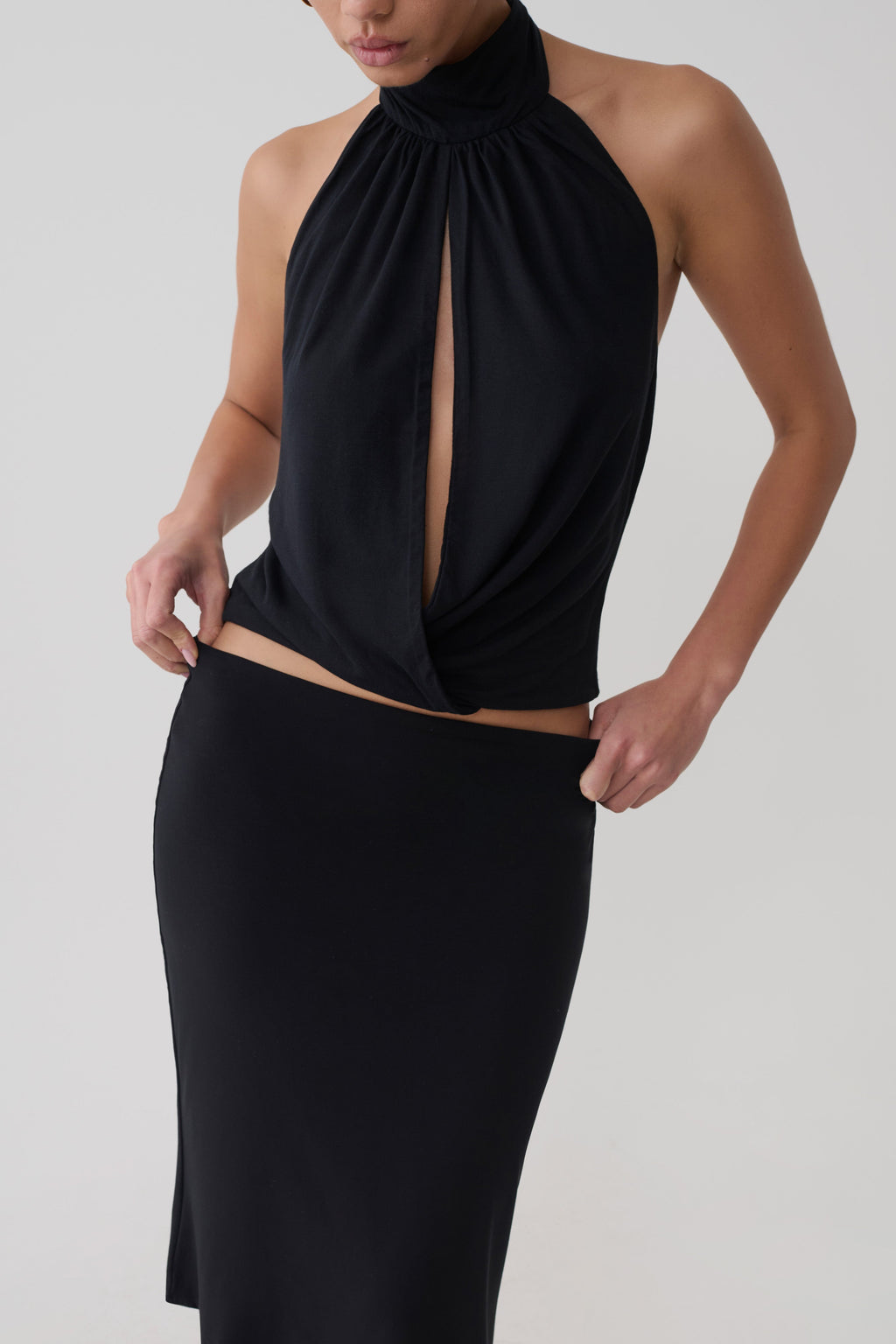 Maki Viscose Sleeveless Halter Top in Black – Chic&Drifts