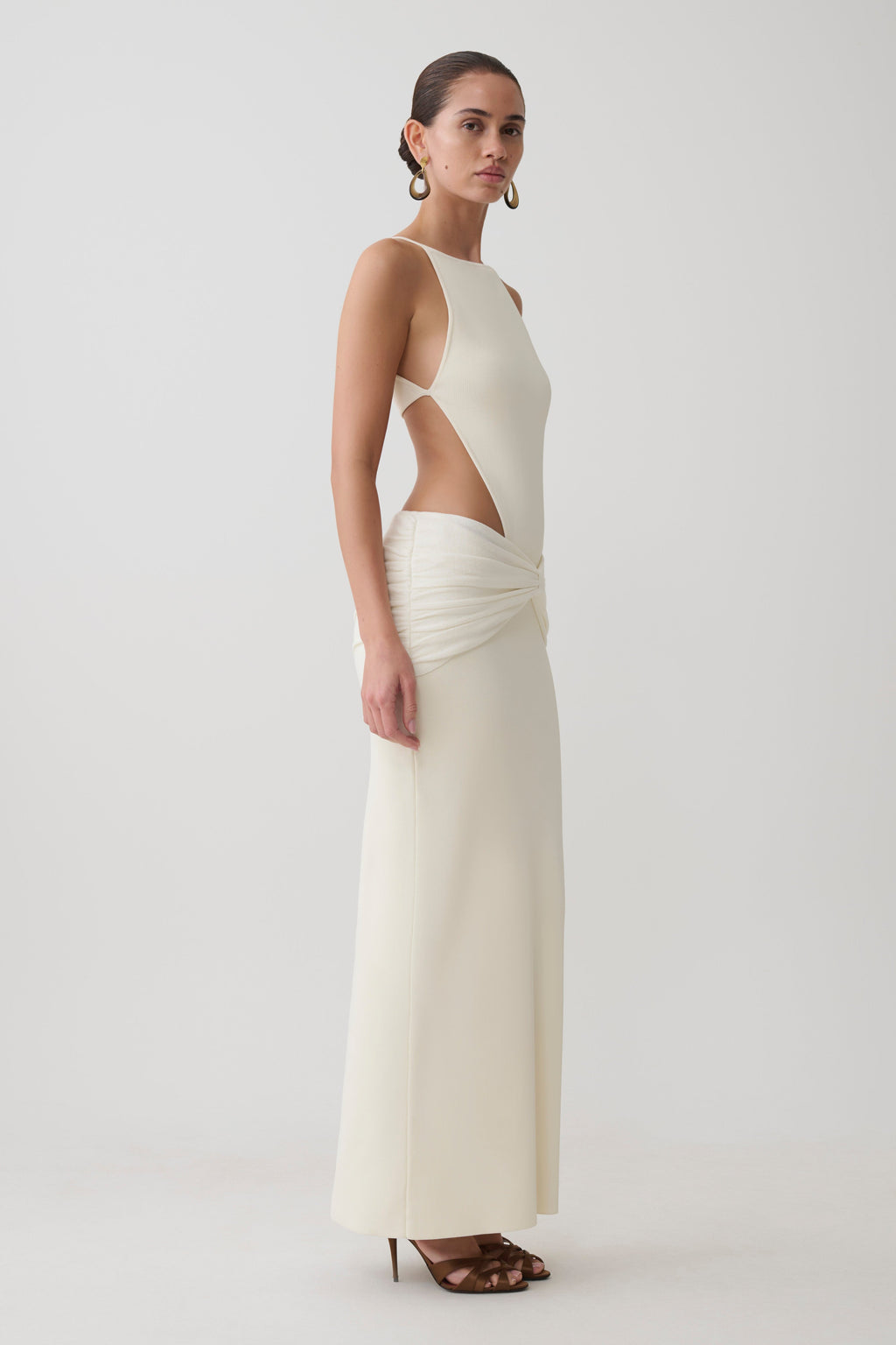 Nathaelie Sleeveless Maxi Dress in White – Chic&Drifts