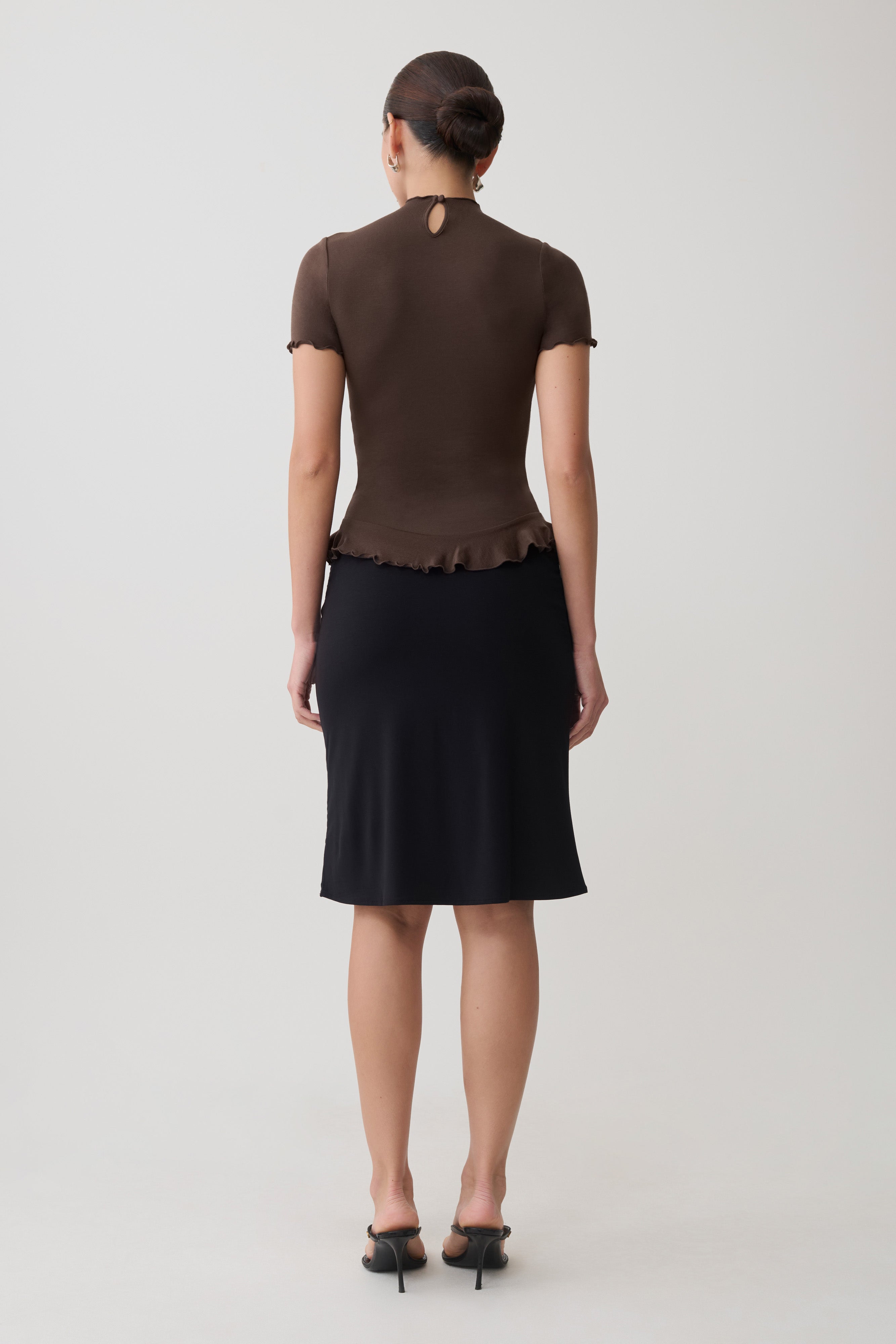 Nira Short Sleeve Ruffle Top in Dark Chocolate – Chic&Drifts