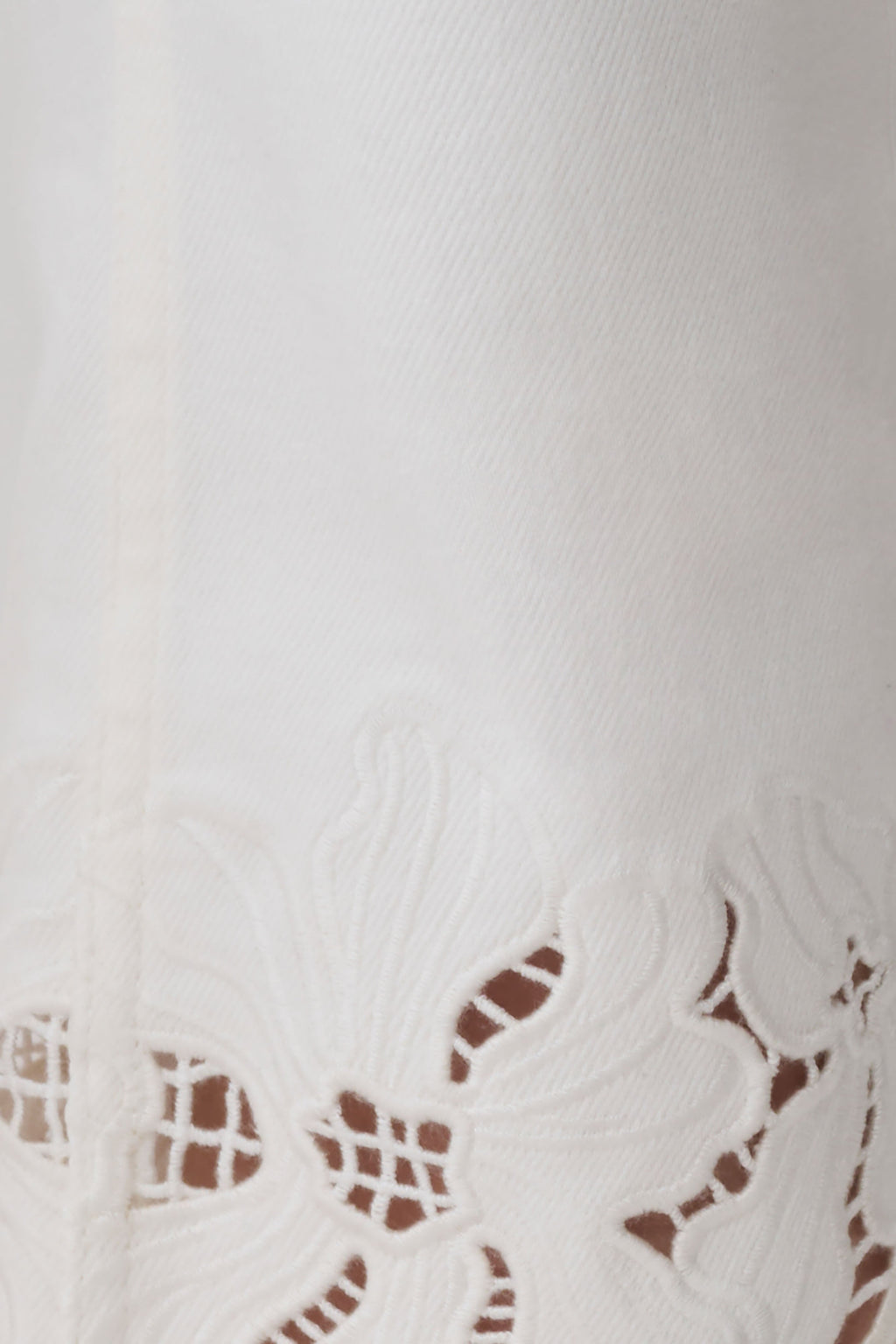 Tillie Flower Embroidery Denim Capris in White – Chic&Drifts