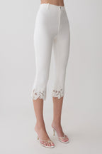 Tillie Flower Embroidery Denim Capris in White – Chic&Drifts