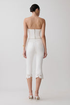 Tillie Flower Embroidery Denim Capris in White – Chic&Drifts
