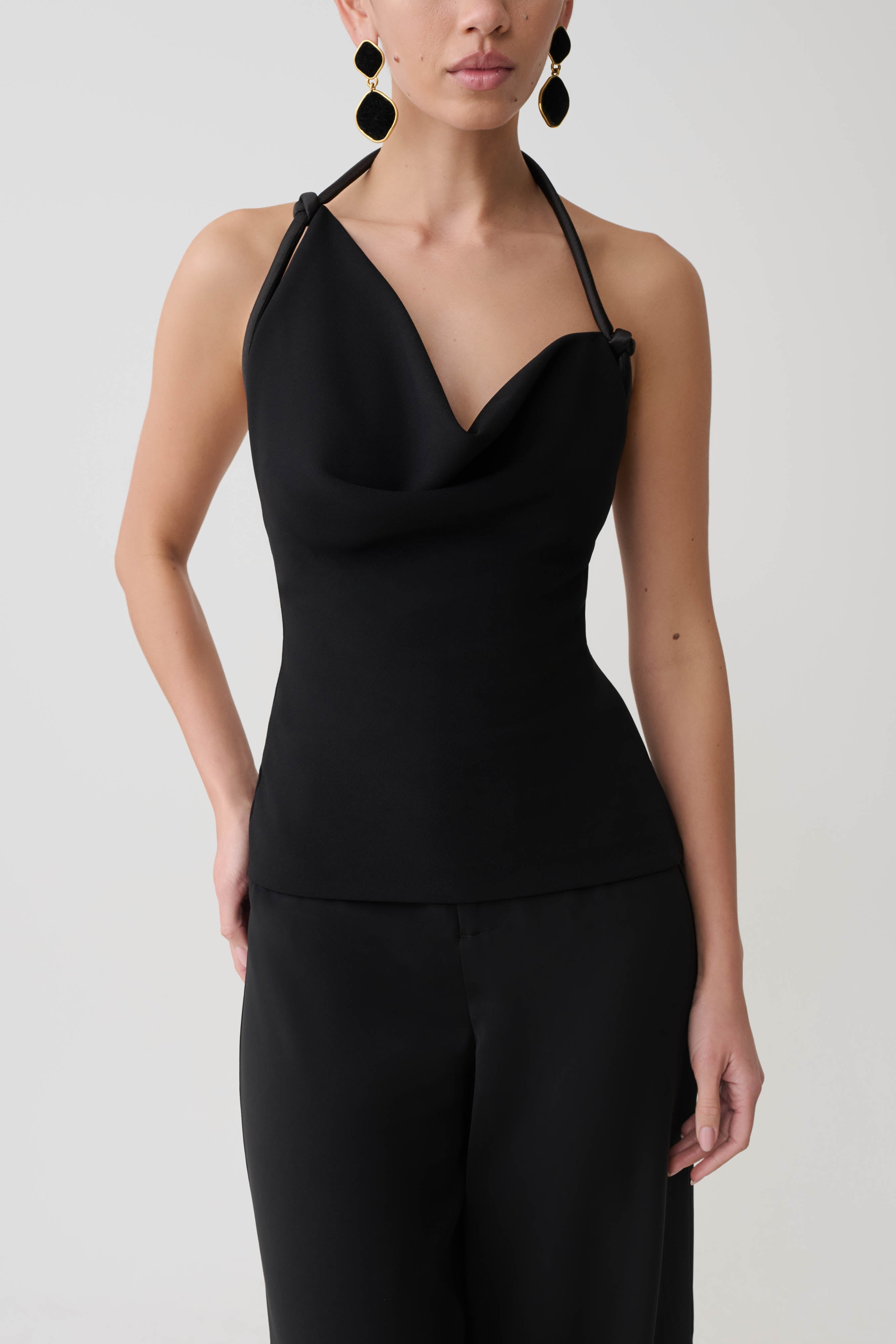 Gracie Halter Neck Asymmetrical Top in Black – Chic&Drifts