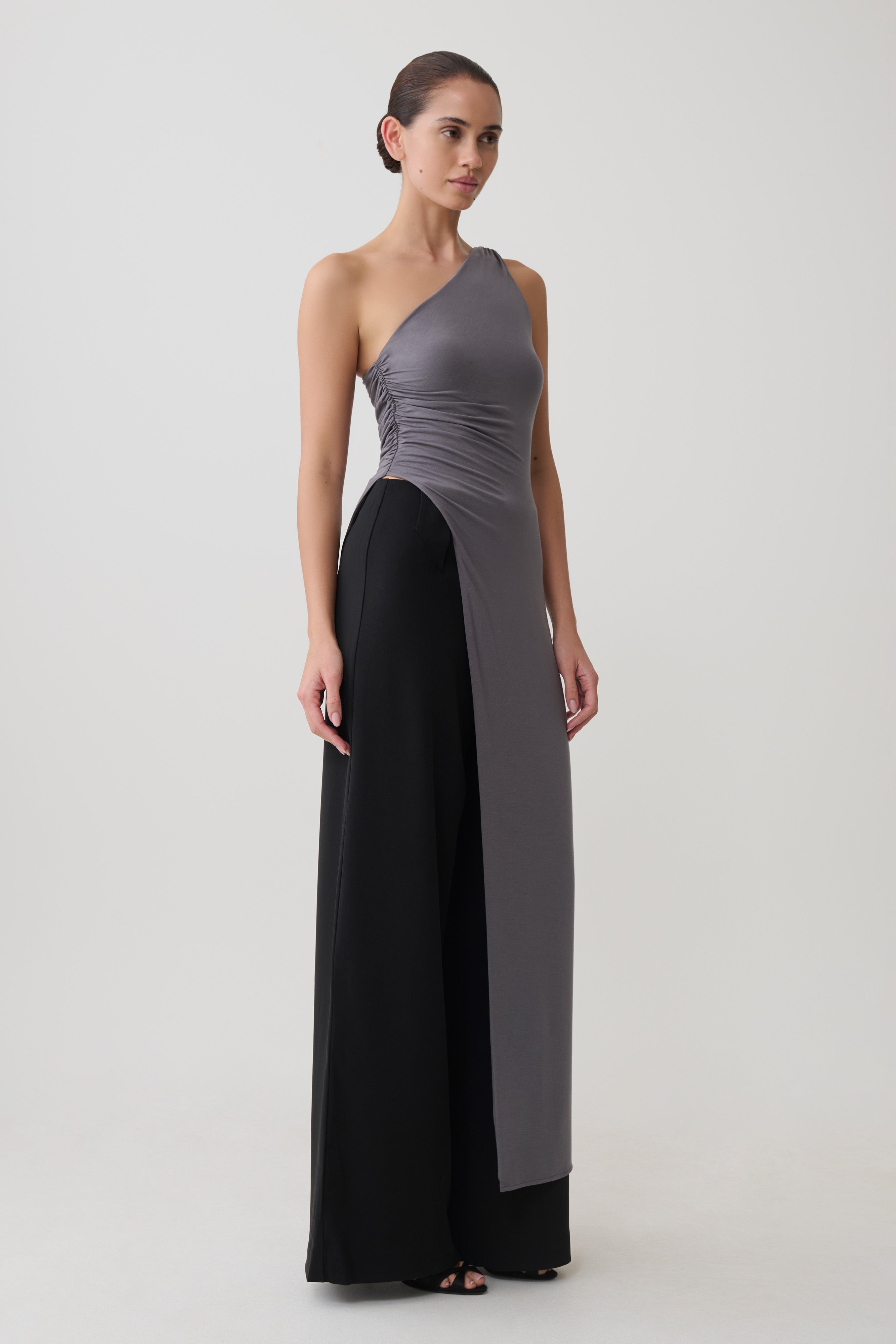Coriona Long Line Top With Front Cut Out in Grey – Chic&Drifts