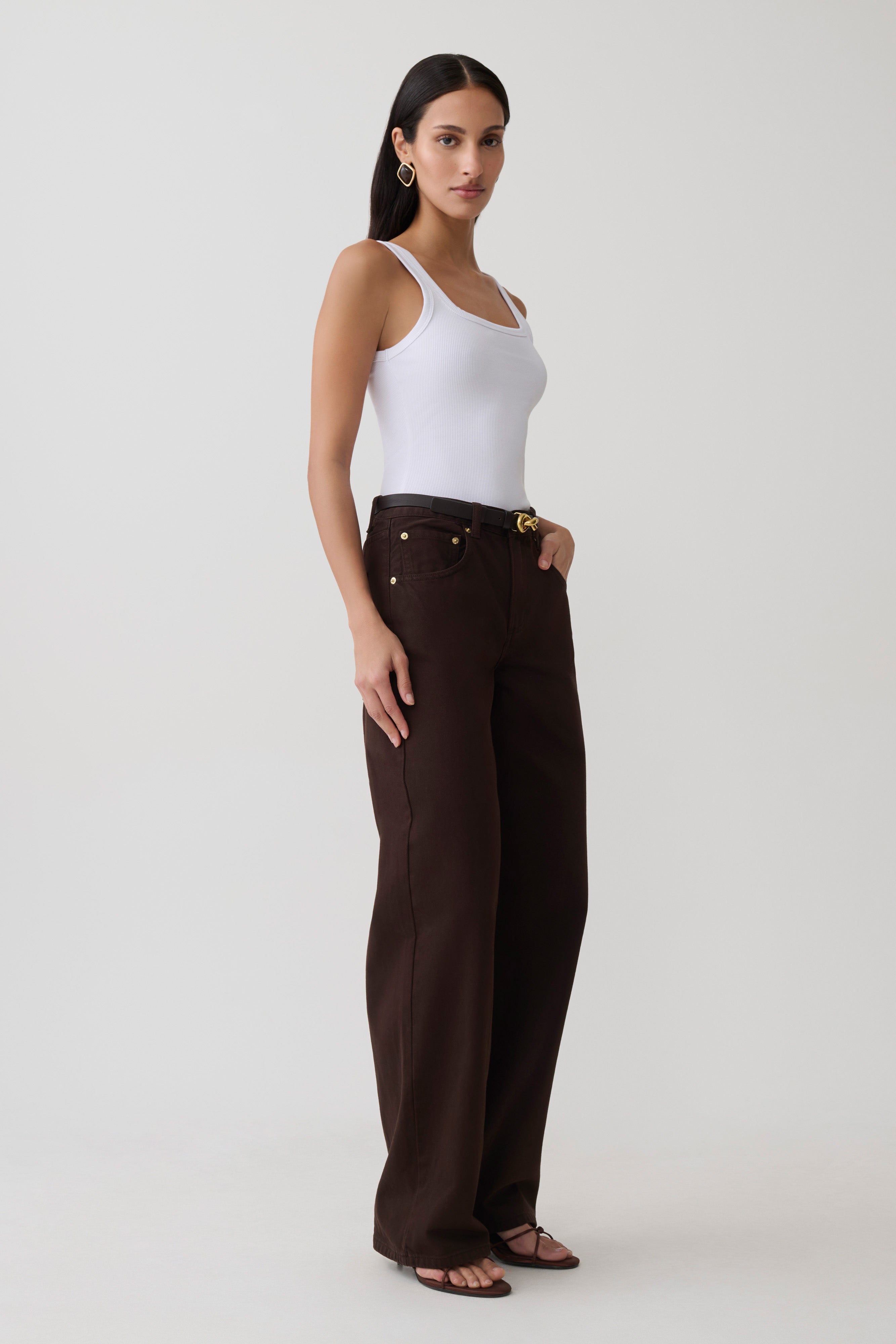 Ismay Square Neck Tank in White – Chic&Drifts