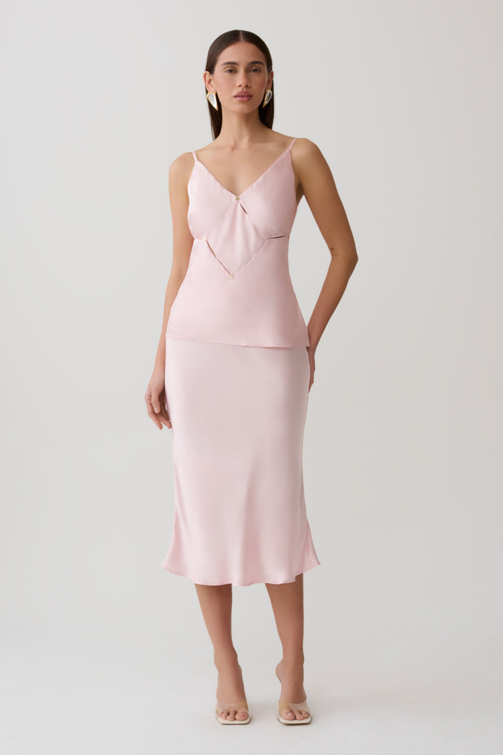 Hattie Satin Sleeveless Top in Pale Pink – Chic&Drifts