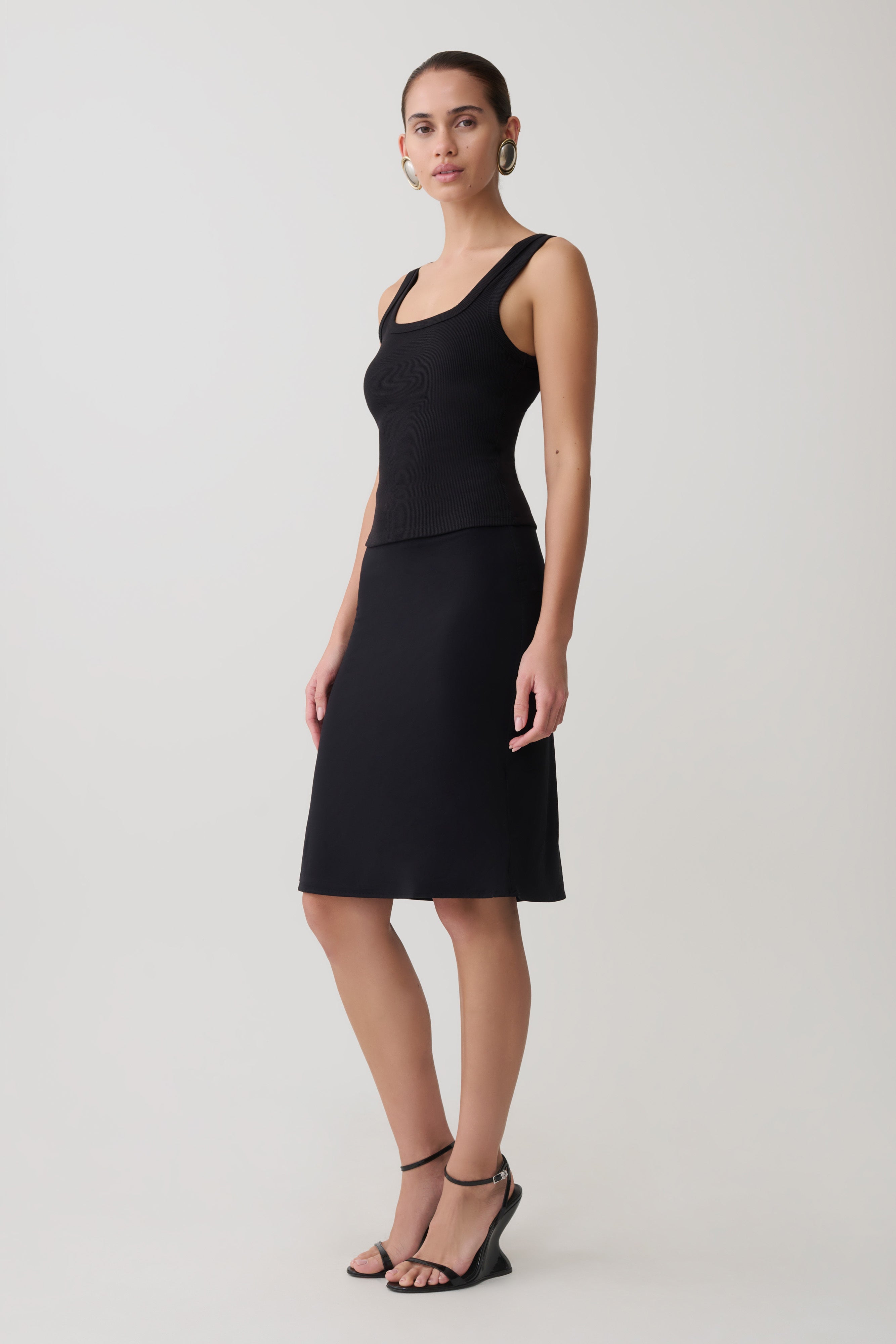 Ismay Square Neck Tank in Black – Chic&Drifts