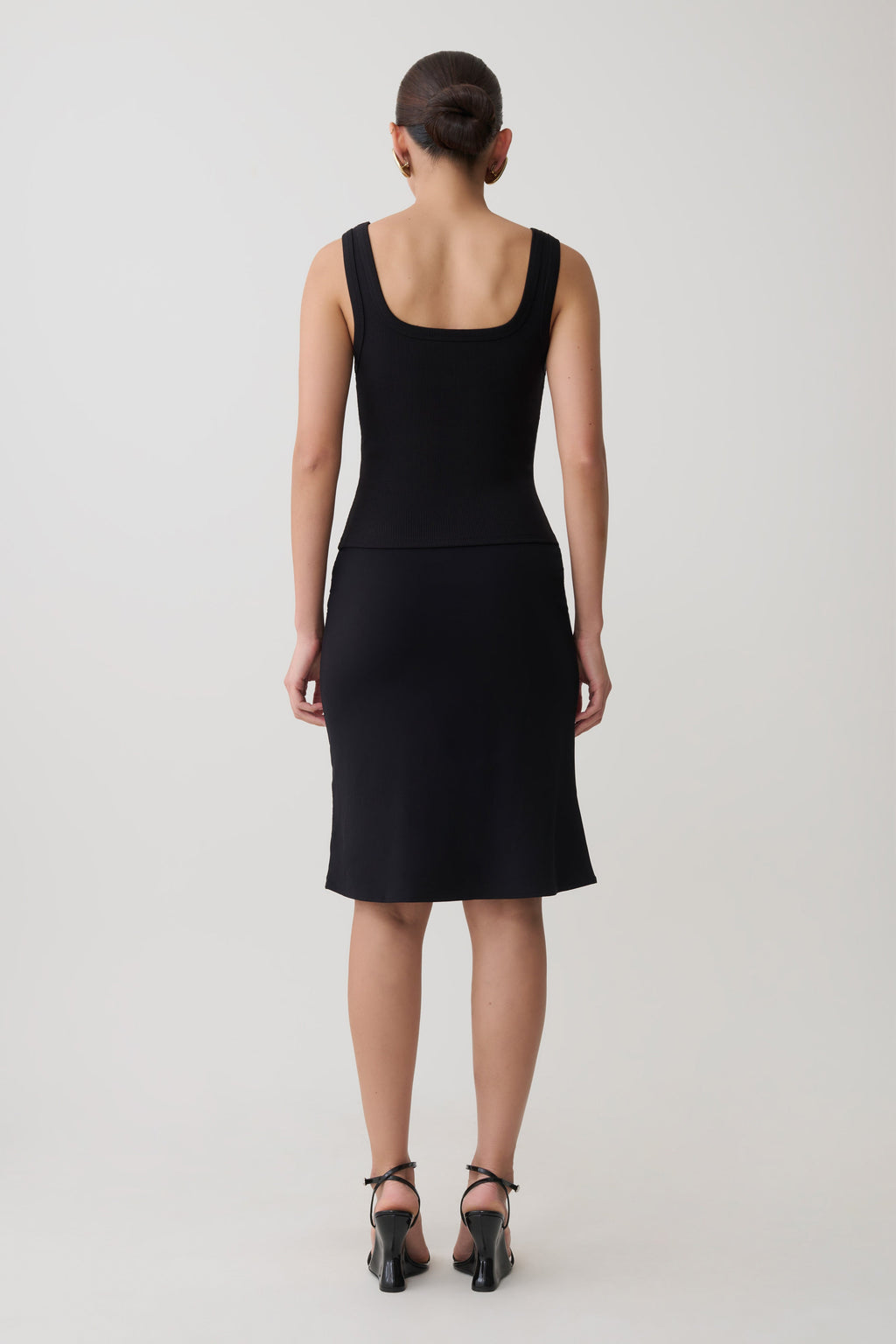 Ismay Square Neck Tank in Black – Chic&Drifts
