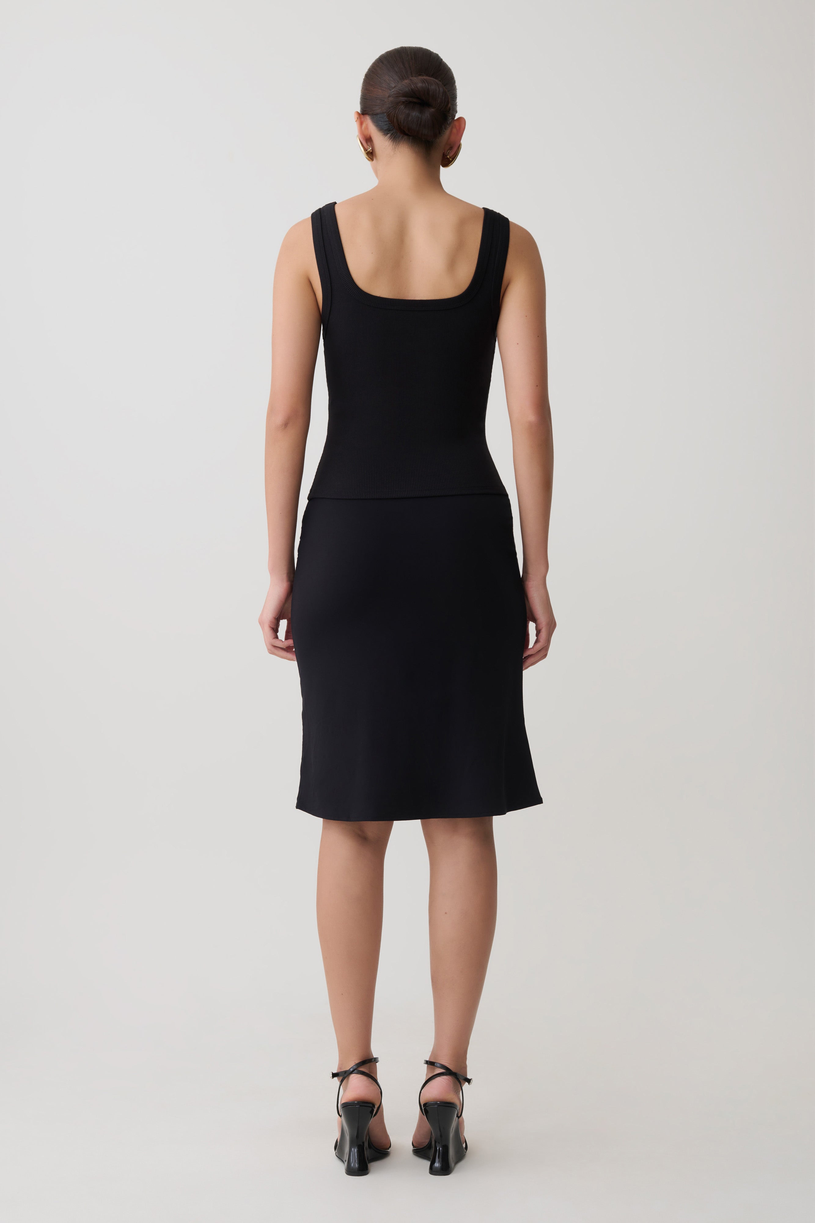 Ismay Square Neck Tank in Black – Chic&Drifts