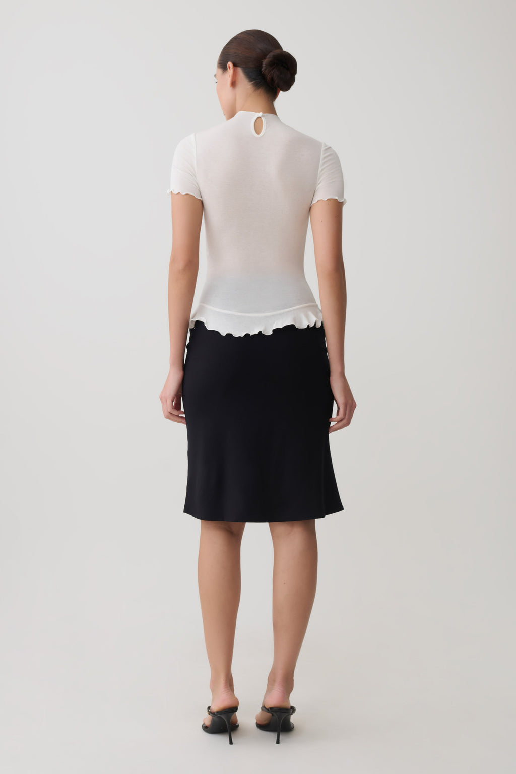 Nira Short Sleeve Ruffle Top in White – Chic&Drifts