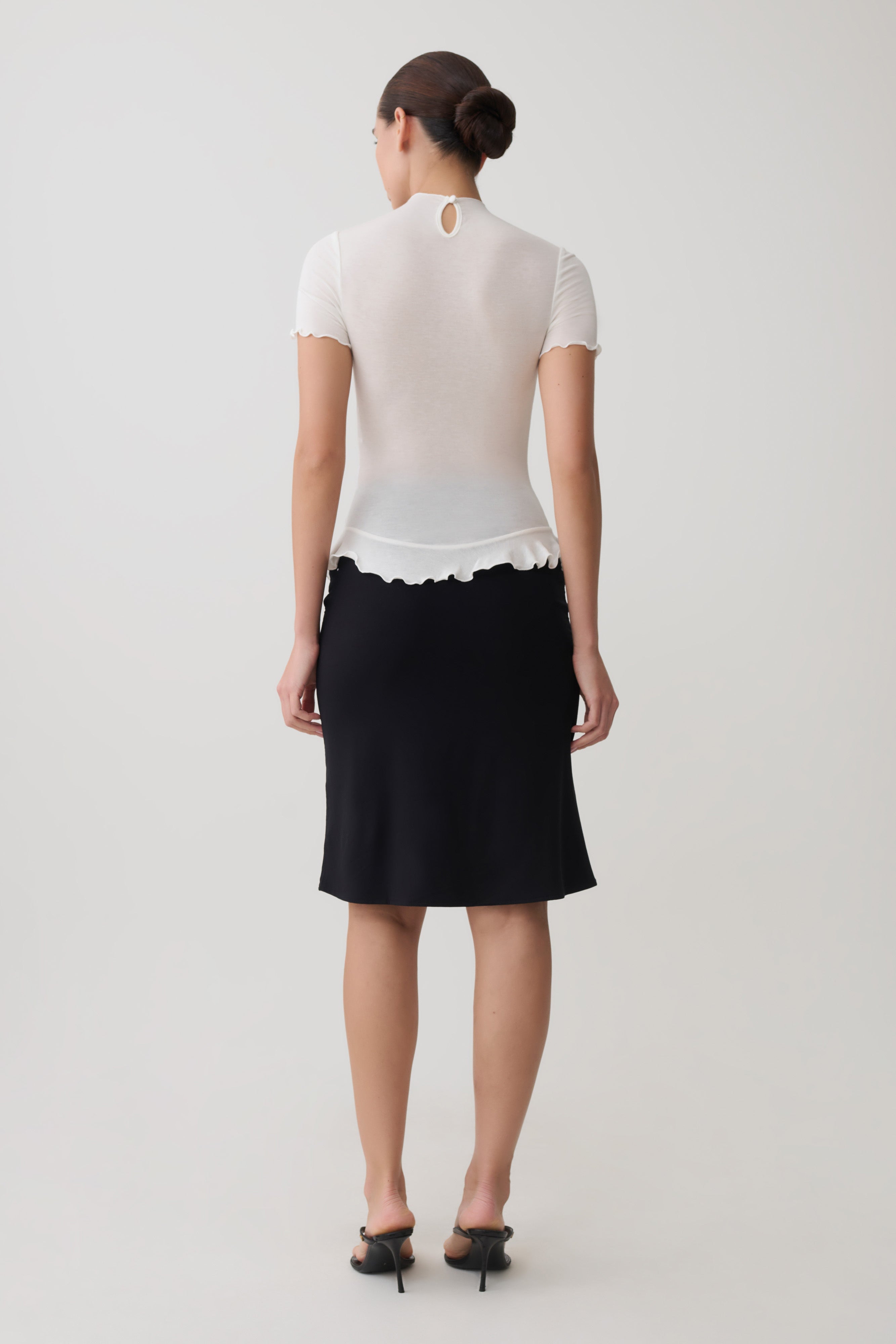 Nira Short Sleeve Ruffle Top in White – Chic&Drifts