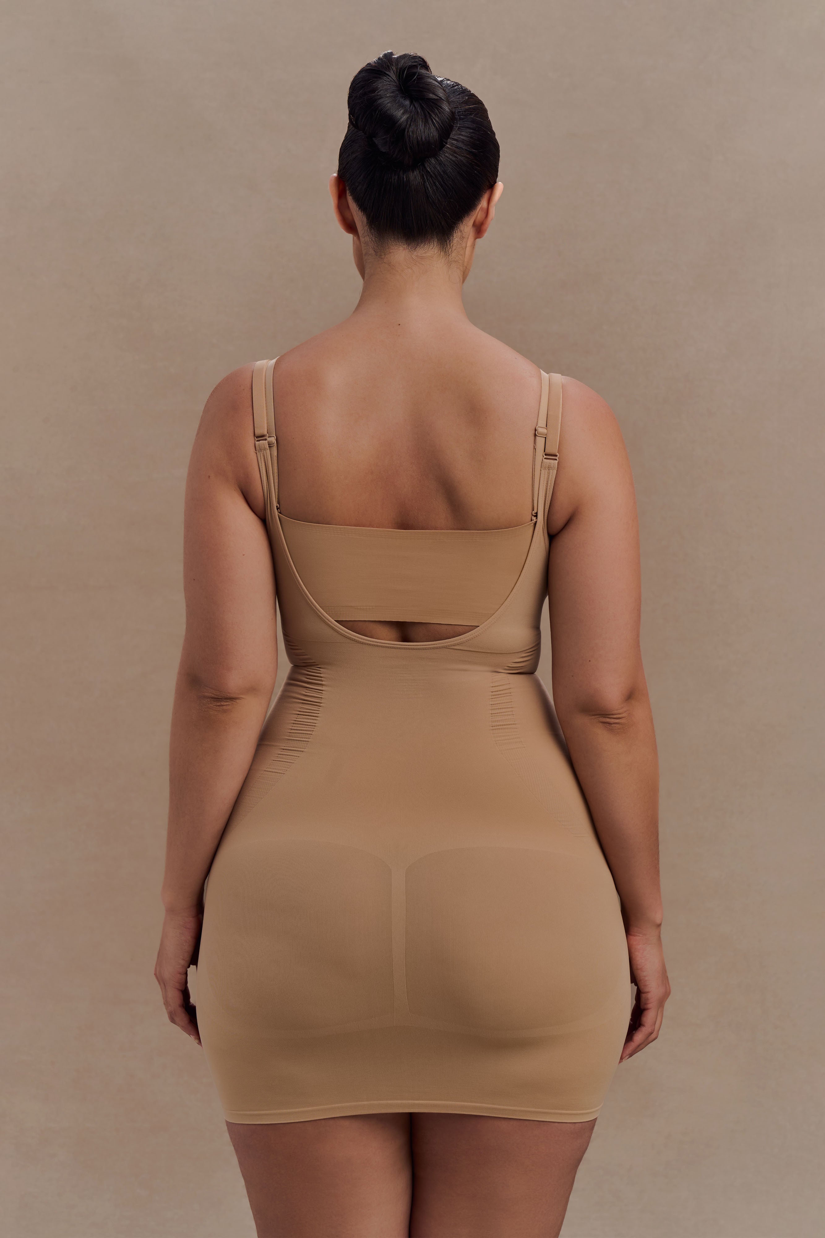 Jocelyn Backless Shapewear Mini Dress in Beige – Chic&Drifts