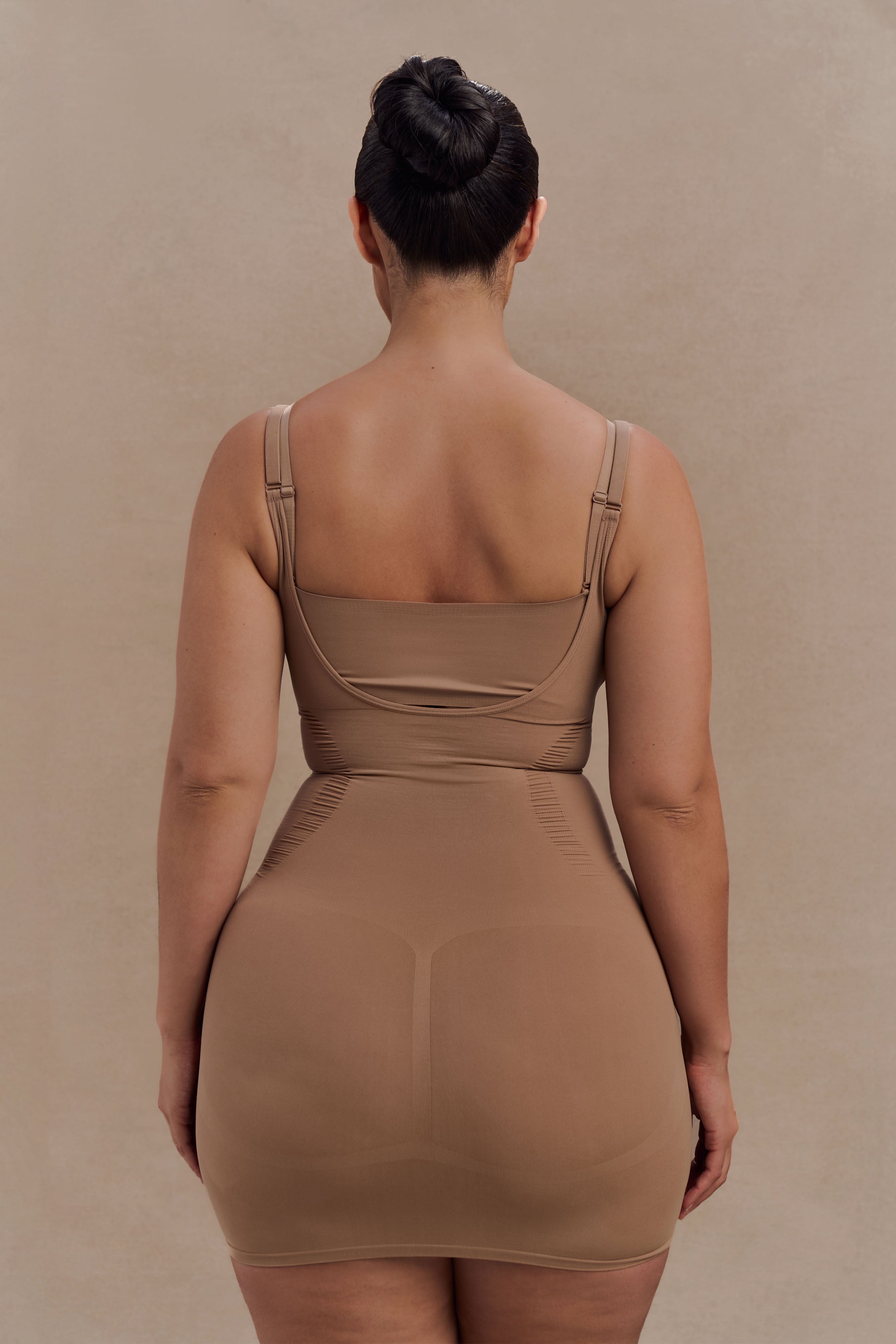 Jocelyn Backless Shapewear Mini Dress in Latte – Chic&Drifts
