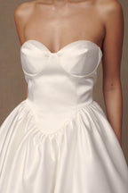 Hollie Structured Corset Mini Dress in White – Chic&Drifts