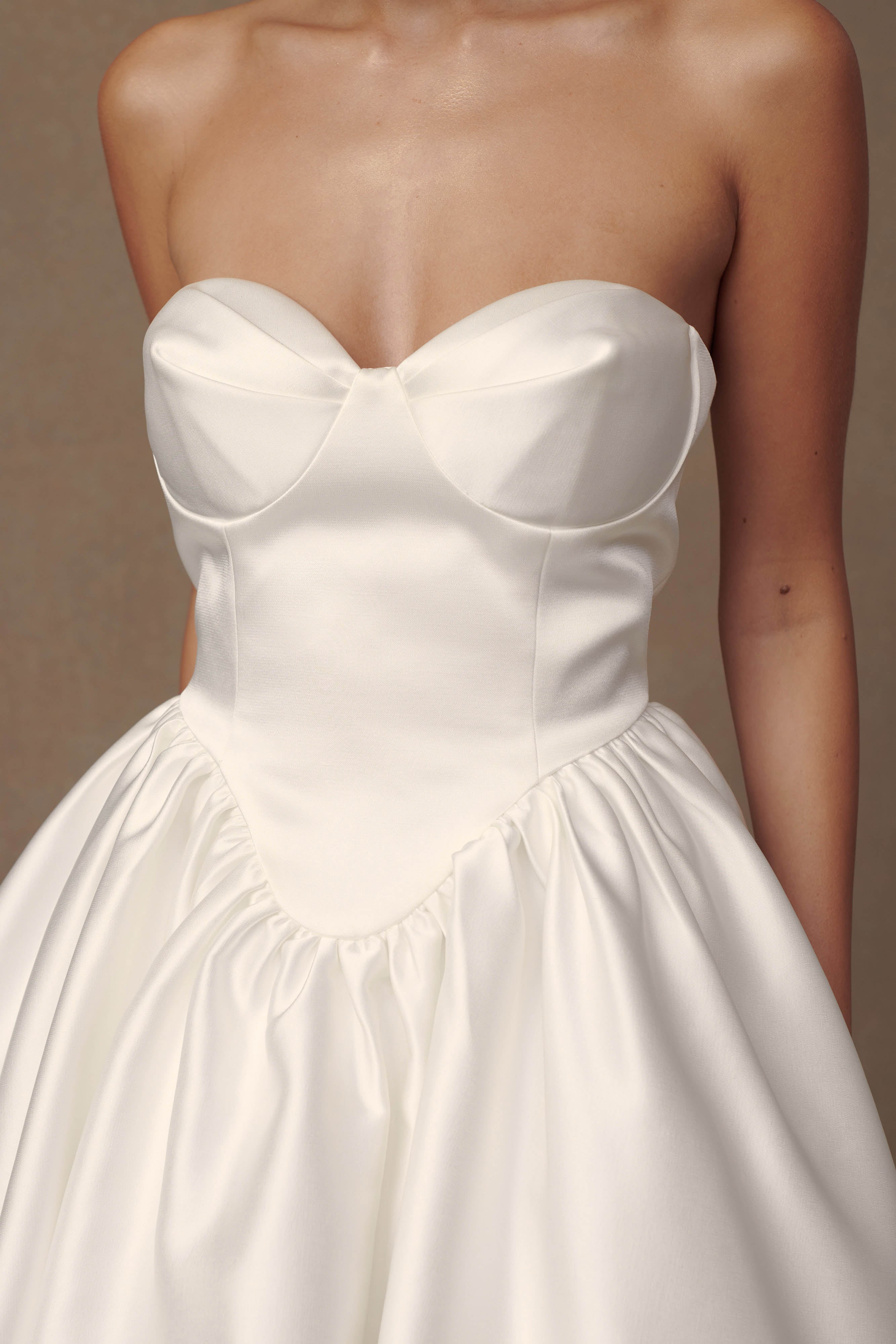 Hollie Structured Corset Mini Dress in White – Chic&Drifts