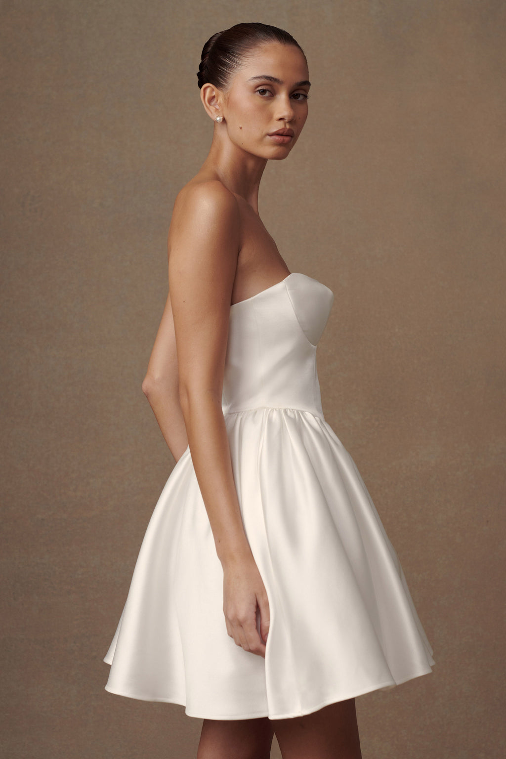 Hollie Structured Corset Mini Dress in White – Chic&Drifts