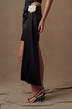 Margot Rose Mini Skirt in Black – Chic&Drifts