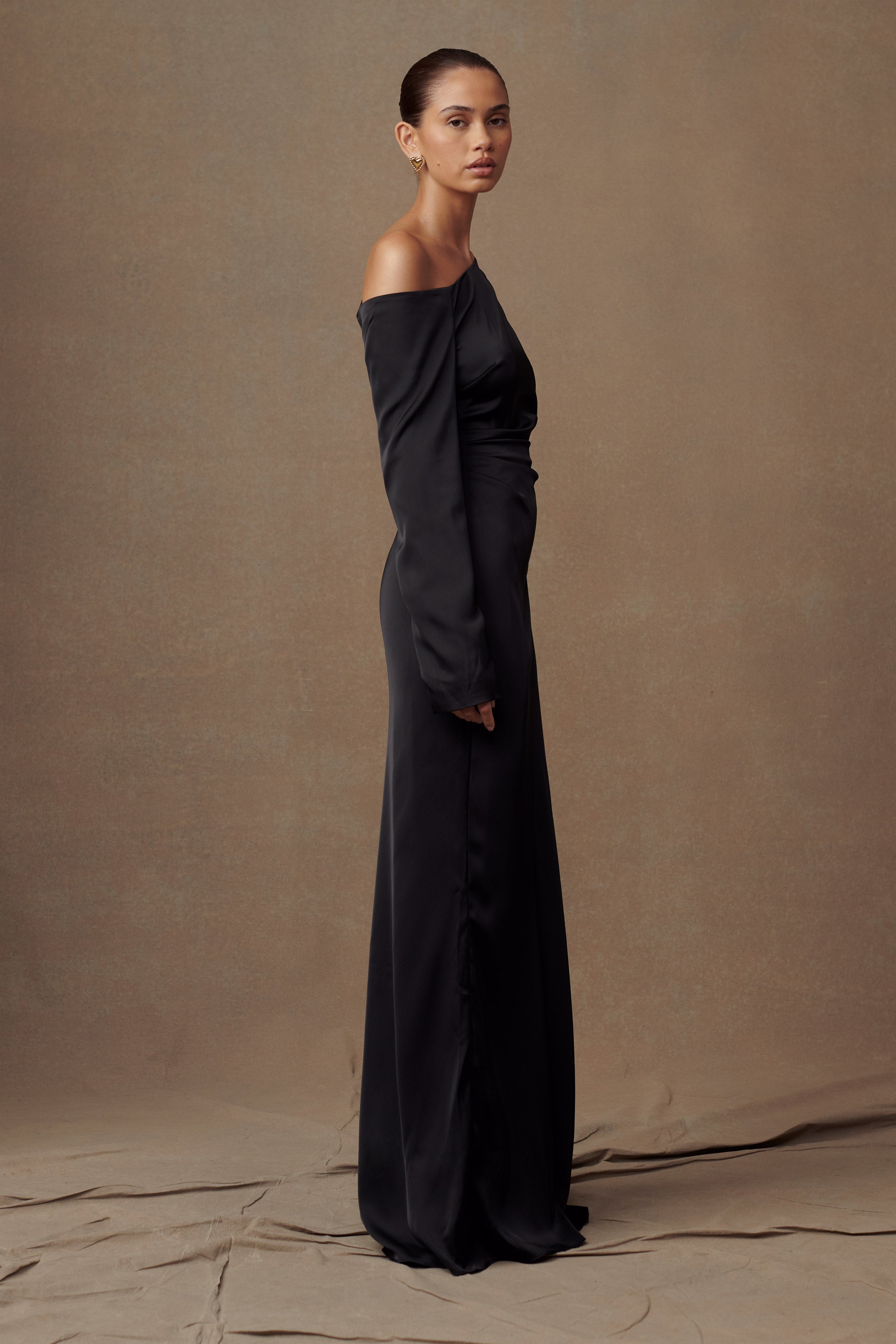 Avery Long Sleeve Maxi Dress in Black – Chic&Drifts