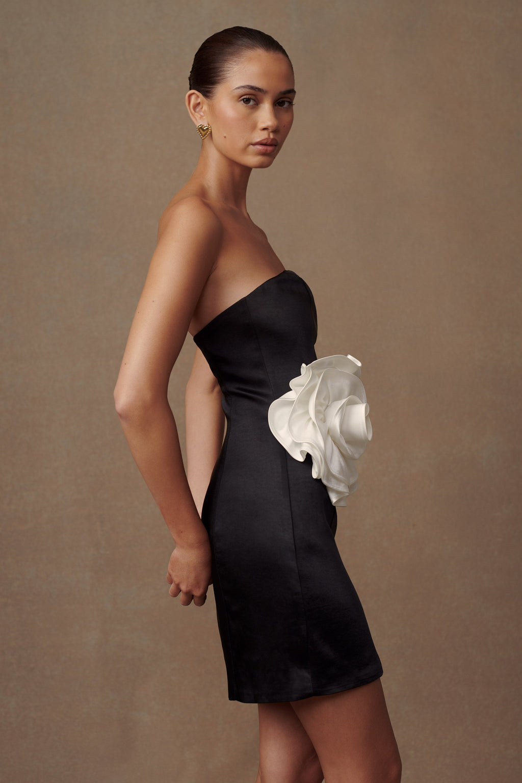 Bernadette Strapless Rose Mini Dress in Black – Chic&Drifts