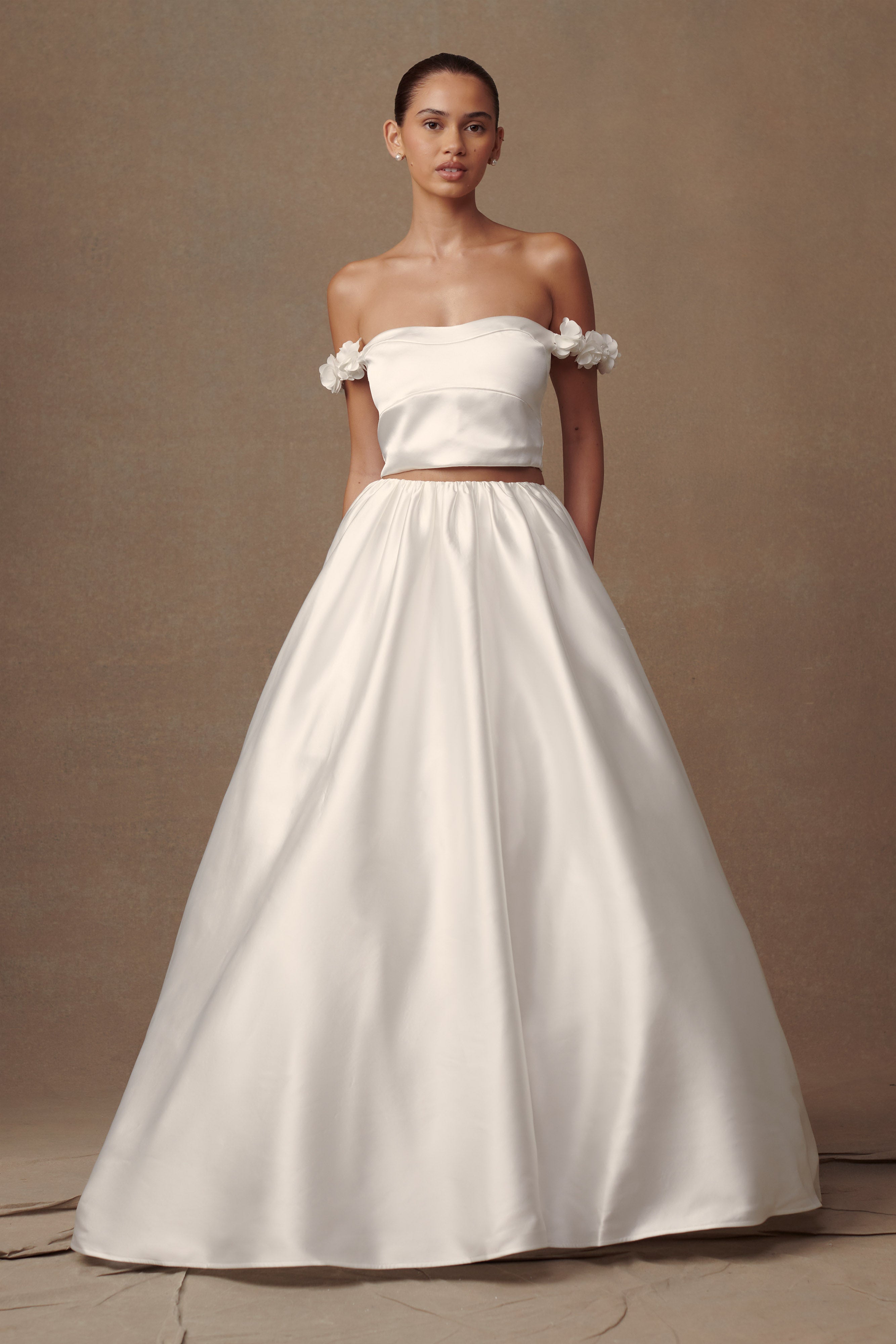 Karrie Cropped Satin Rose Bodice in White – Chic&Drifts