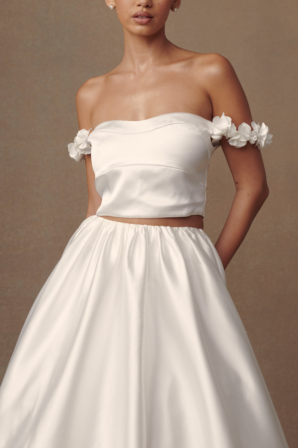 Karrie Cropped Satin Rose Bodice in White – Chic&Drifts