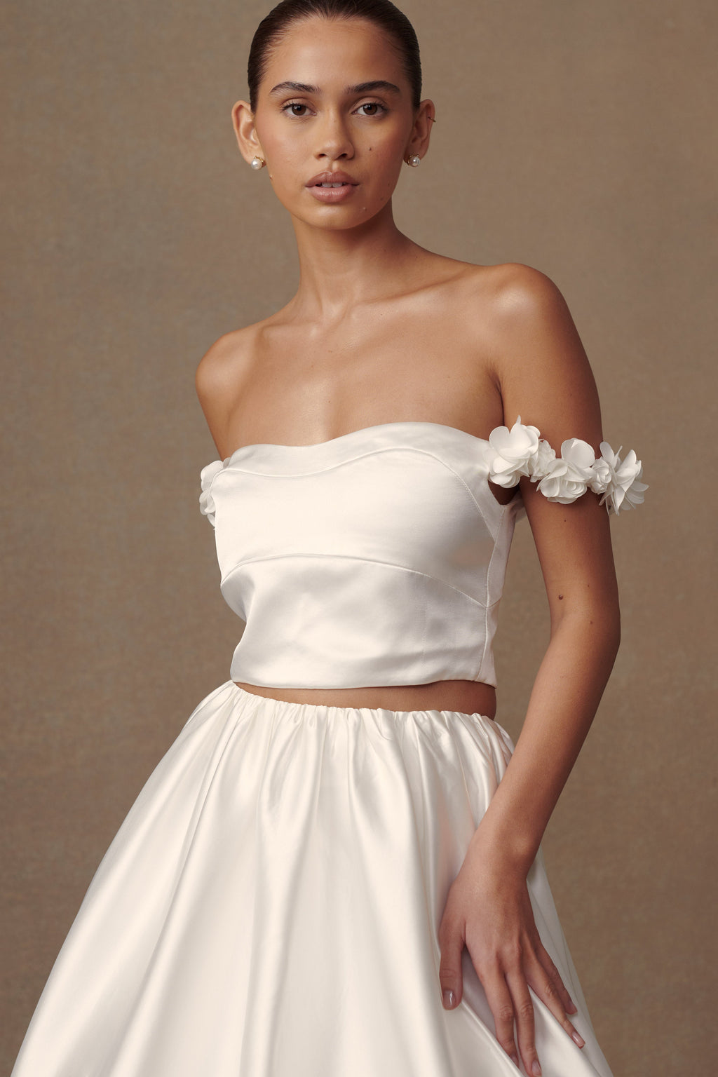 Karrie Cropped Satin Rose Bodice in White – Chic&Drifts