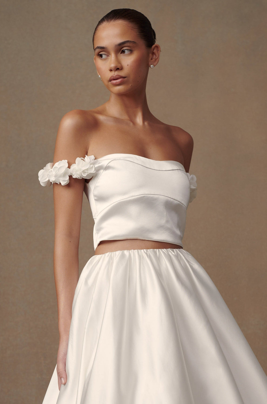 Karrie Cropped Satin Rose Bodice in White – Chic&Drifts