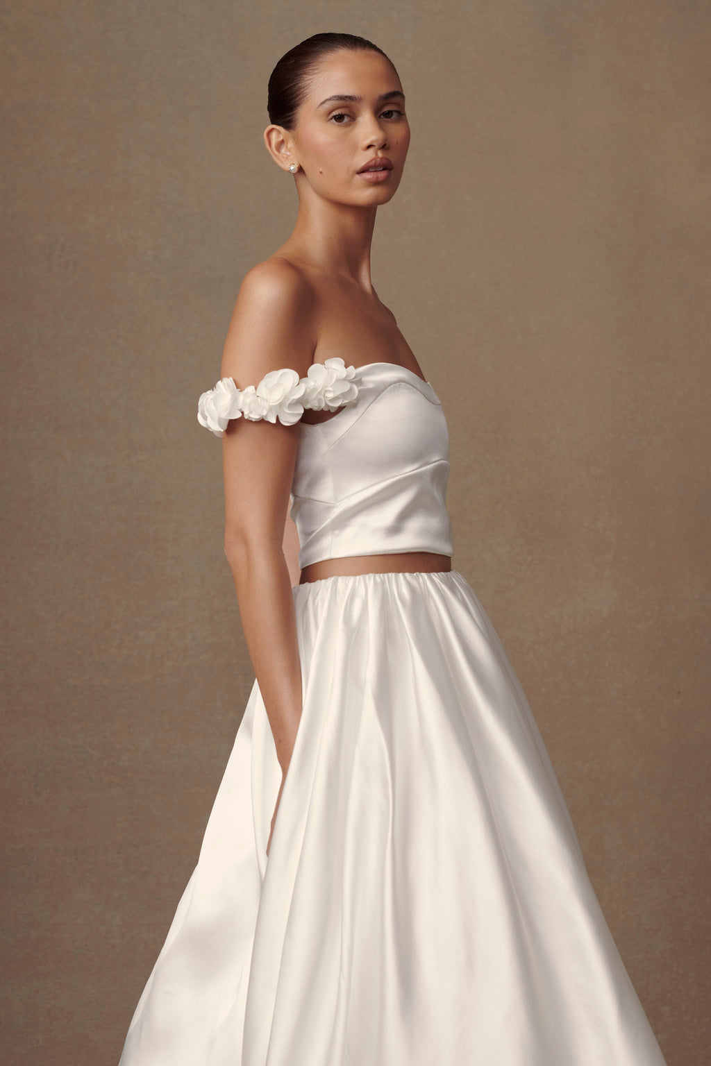 Karrie Cropped Satin Rose Bodice in White – Chic&Drifts