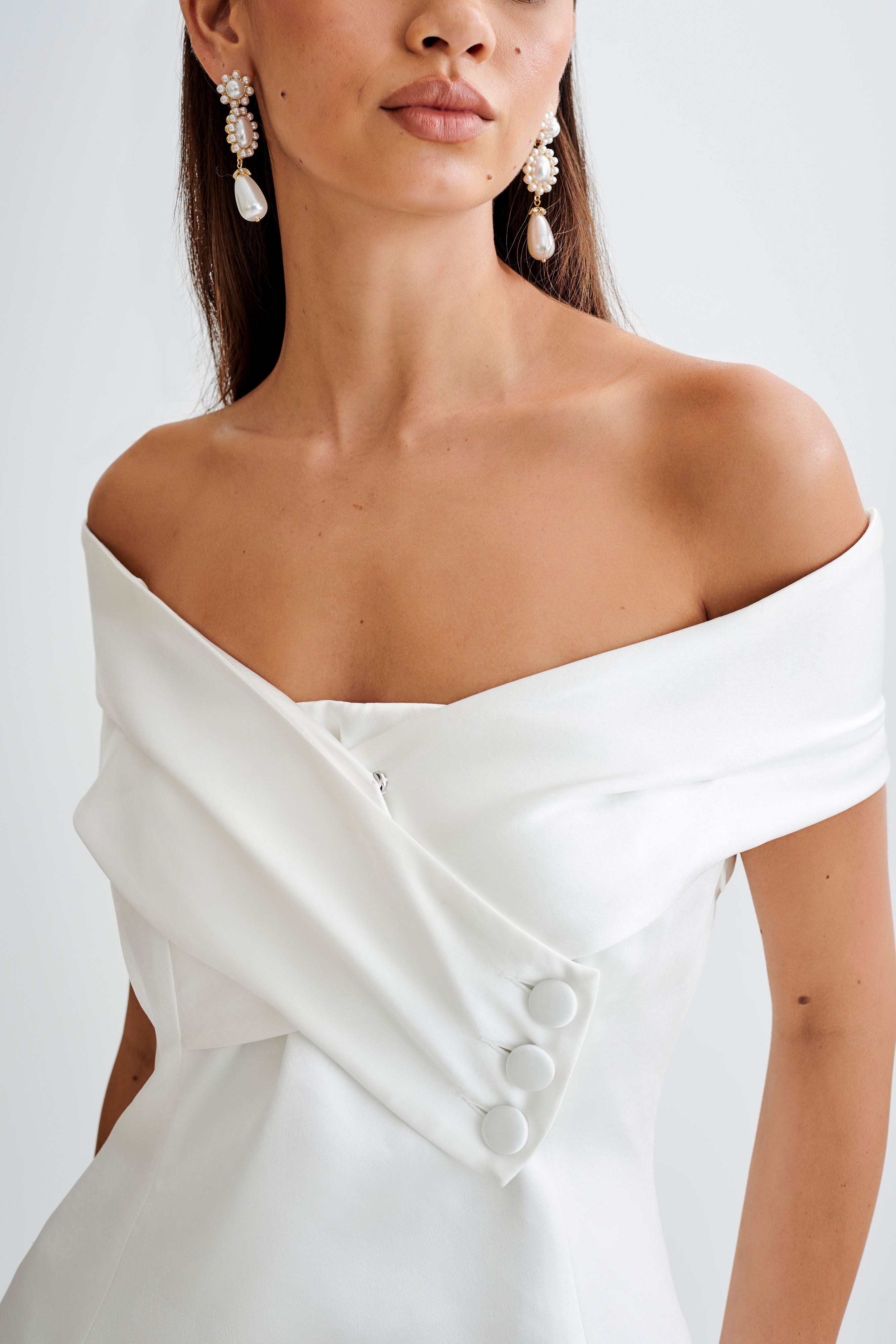 Evita Satin Off Shoulder Mini Dress in White – Chic&Drifts
