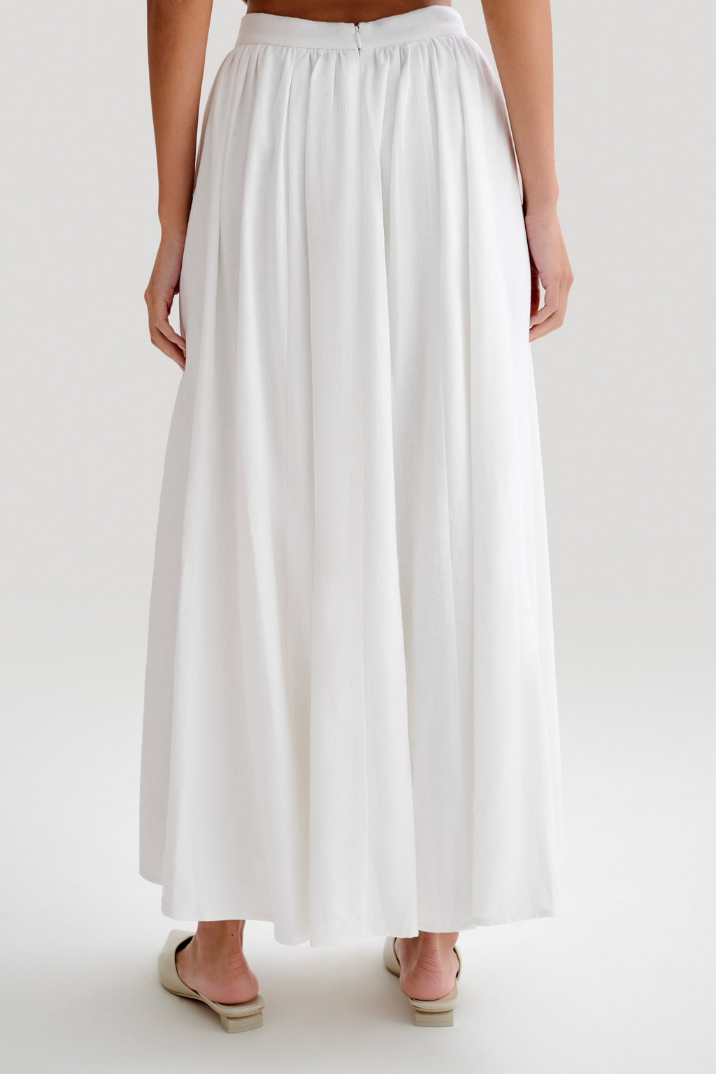 Clarence Linen A-Line Maxi Skirt in White – Chic&Drifts
