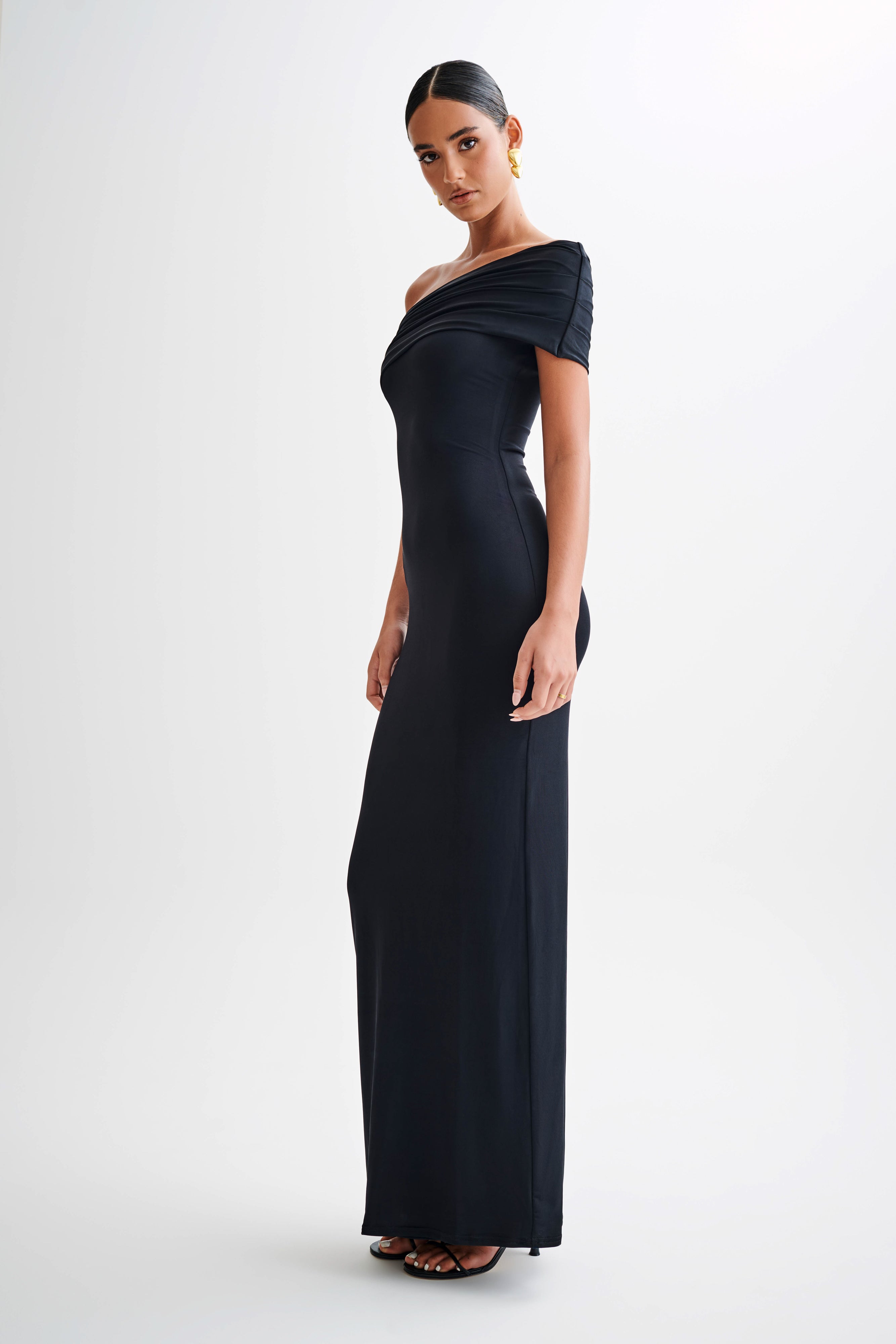 Cassandra Off Shoulder Slinky Maxi Dress in Black – Chic&Drifts