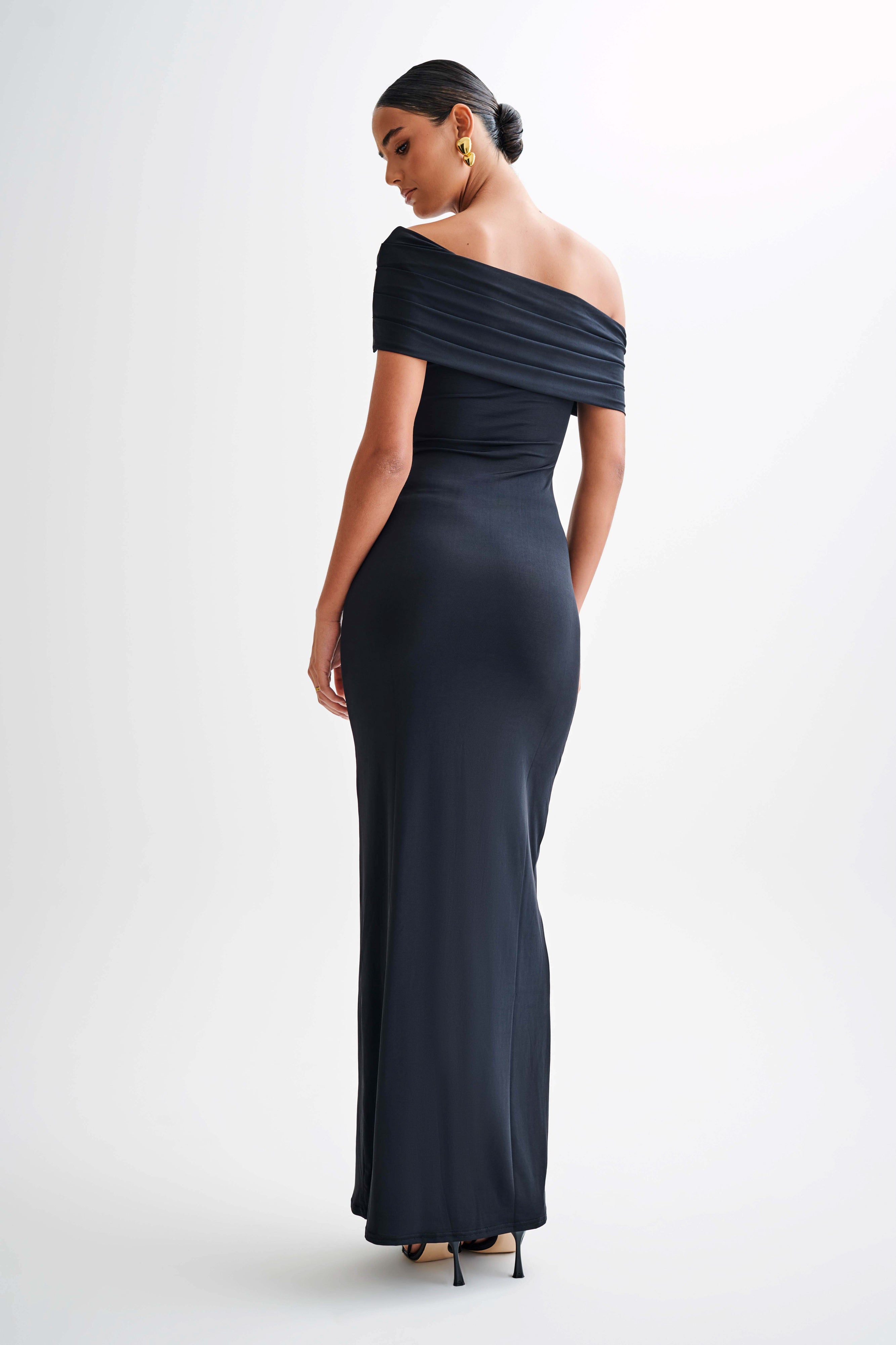 Cassandra Off Shoulder Slinky Maxi Dress in Black – Chic&Drifts
