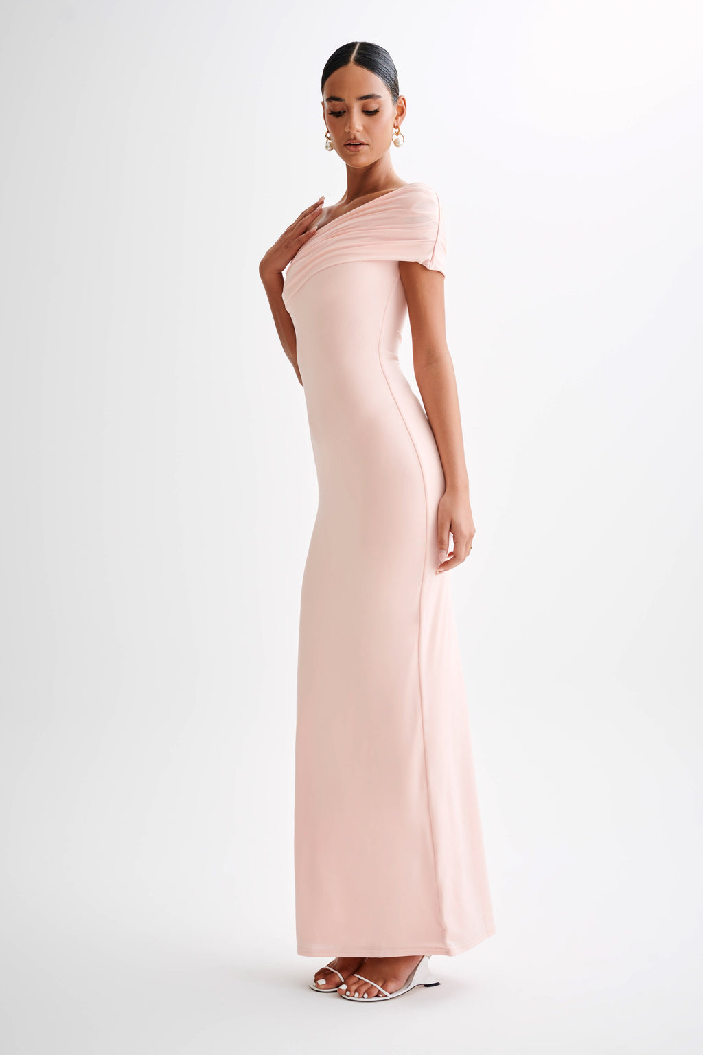 Cassandra Off Shoulder Slinky Maxi Dress in Pale Pink – Chic&Drifts