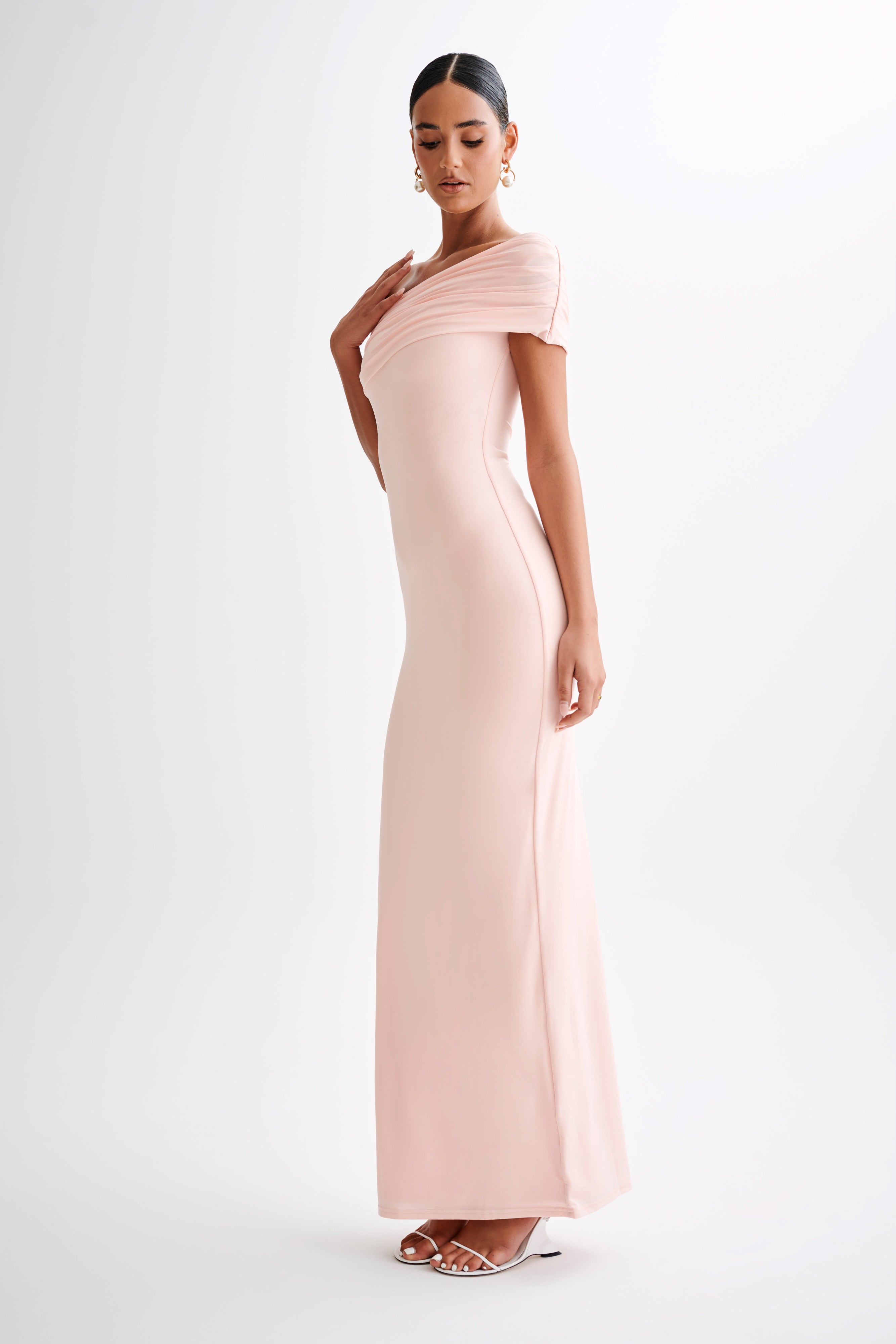 Cassandra Off Shoulder Slinky Maxi Dress in Pale Pink – Chic&Drifts