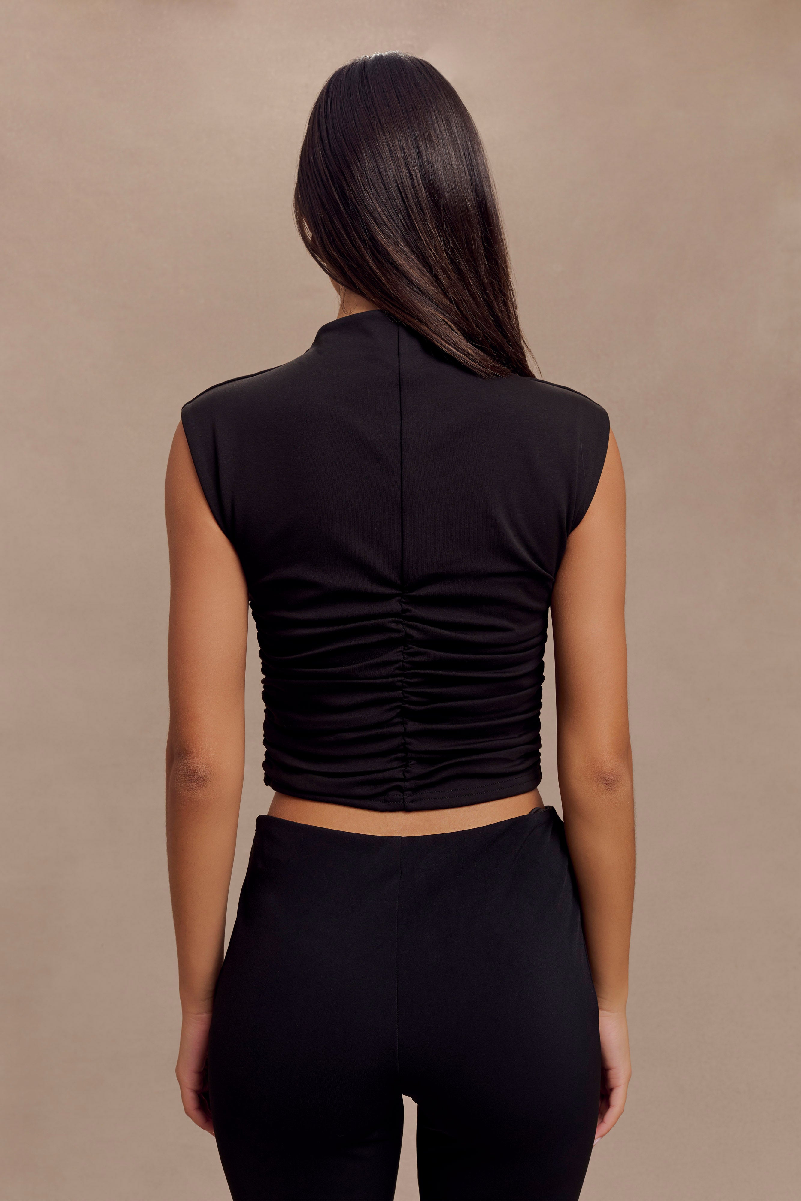 Ellia High Neck Sleeveless Top in Black – Chic&Drifts