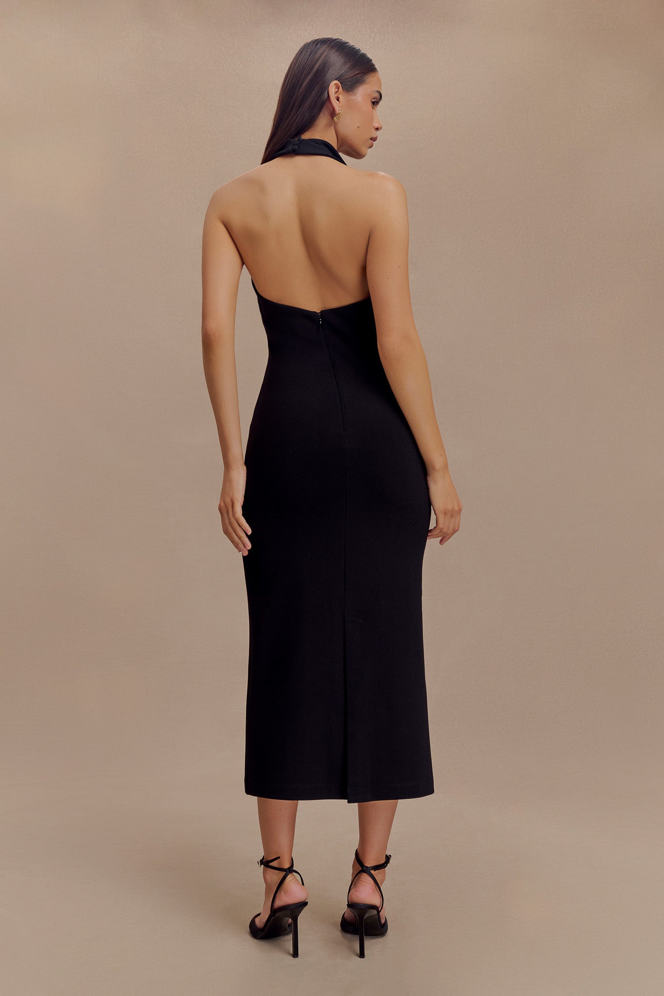 Annita Crepe Halter Midi Dress in Black – Chic&Drifts