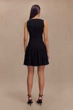 Mackenzie Sleeveless Pleated Mini Dress in Black – Chic&Drifts