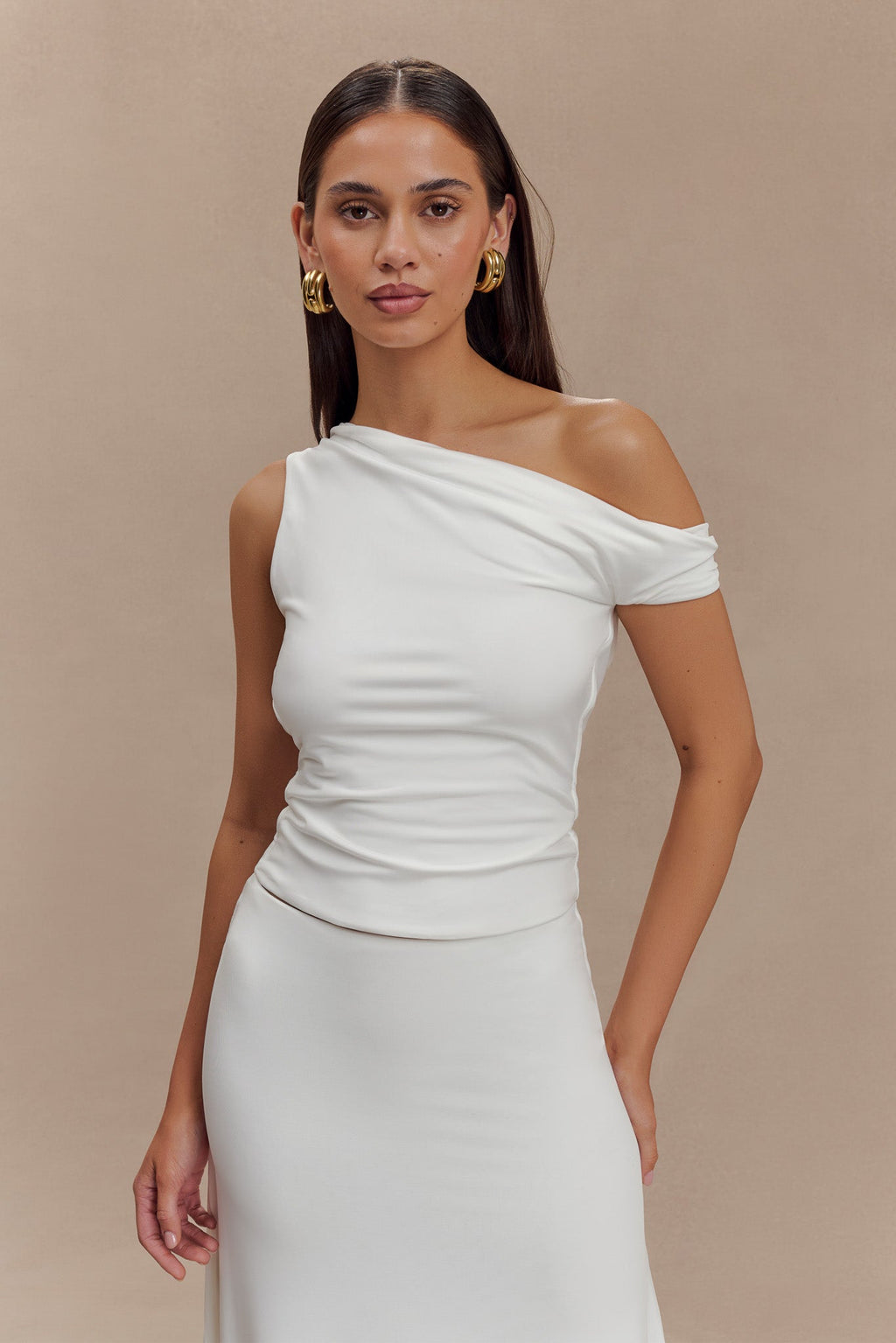 Kacey Slinky Off Shoulder Top in White – Chic&Drifts