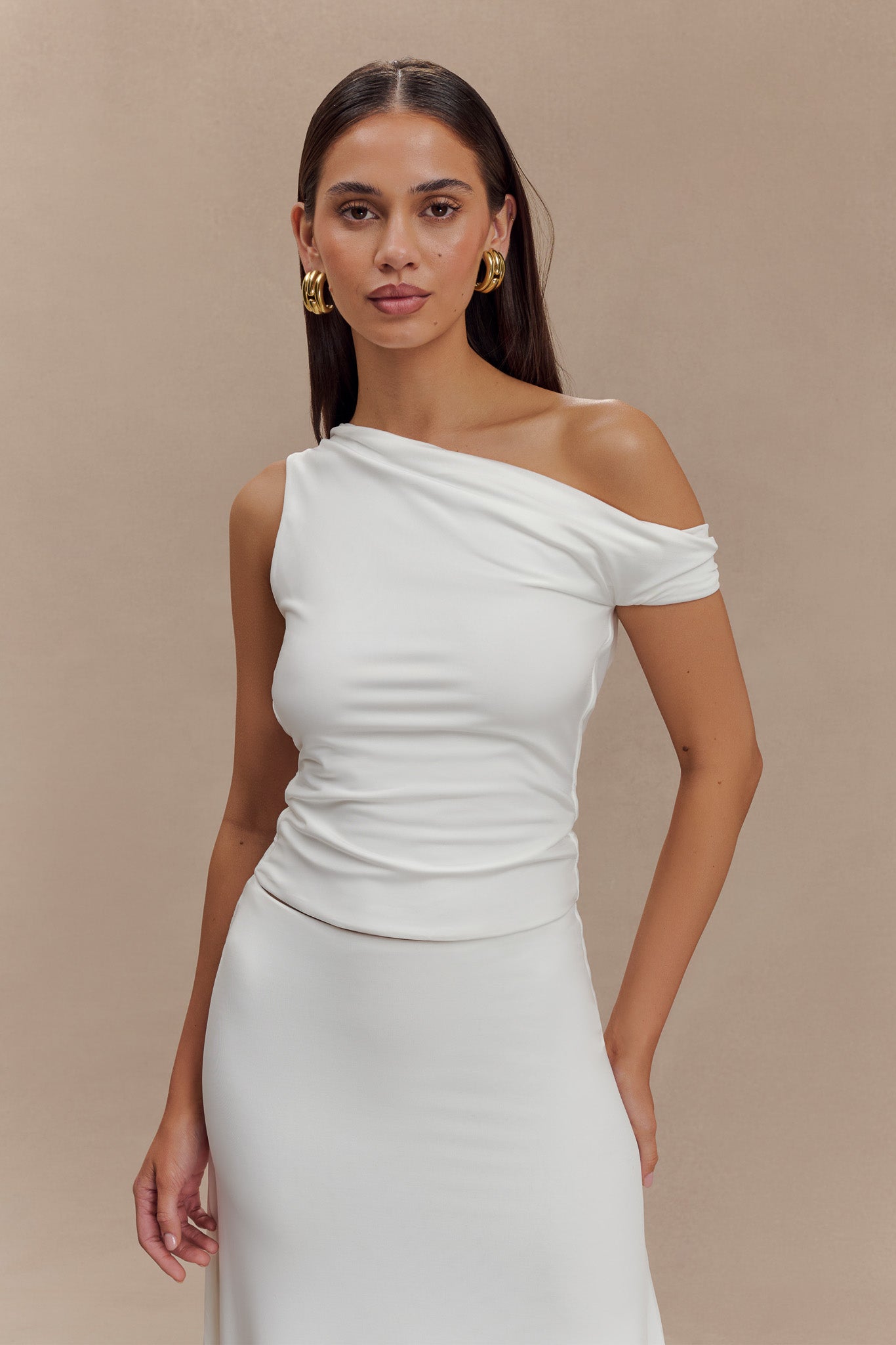 Kacey Slinky Off Shoulder Top in White – Chic&Drifts