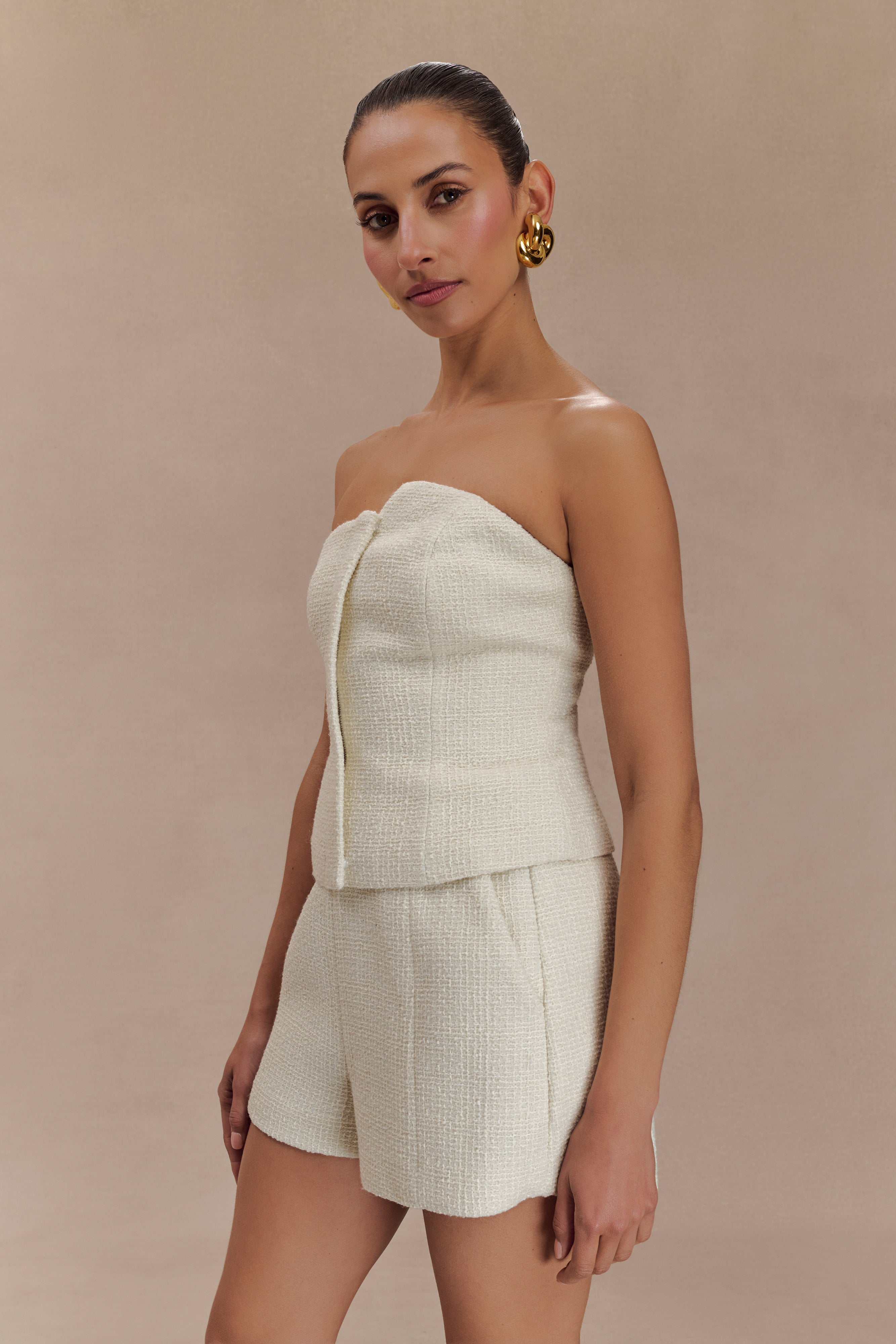 Parker Boucle Strapless Asymmetric Top in Ivory – Chic&Drifts
