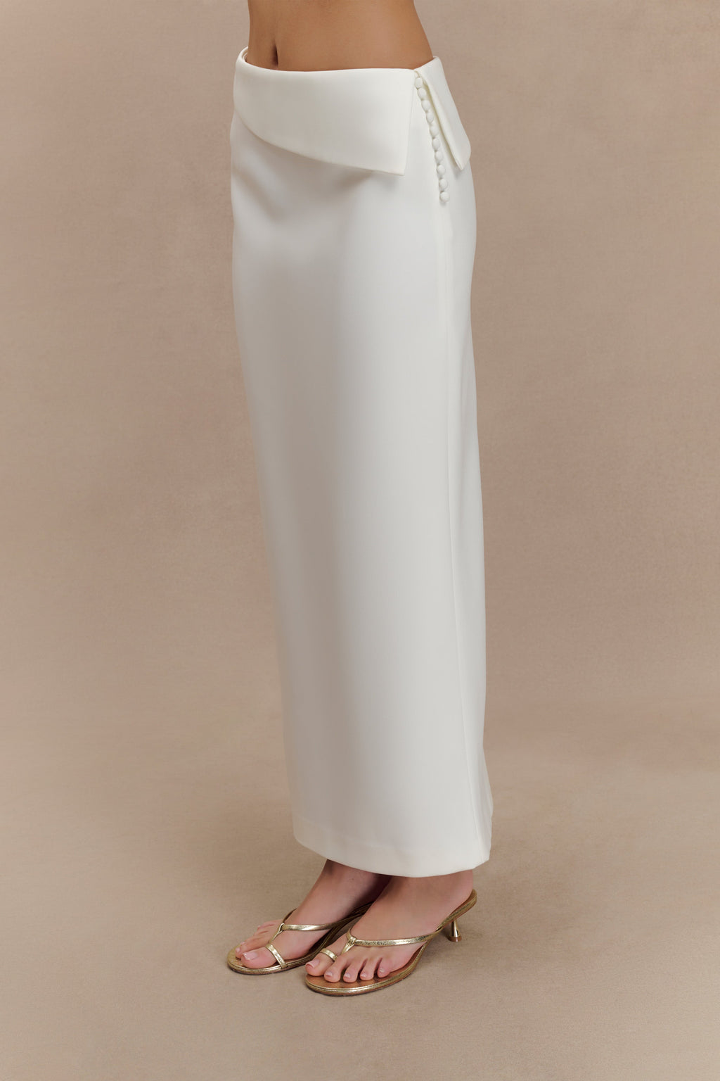 Astrid Suiting Midi Skirt in White – Chic&Drifts