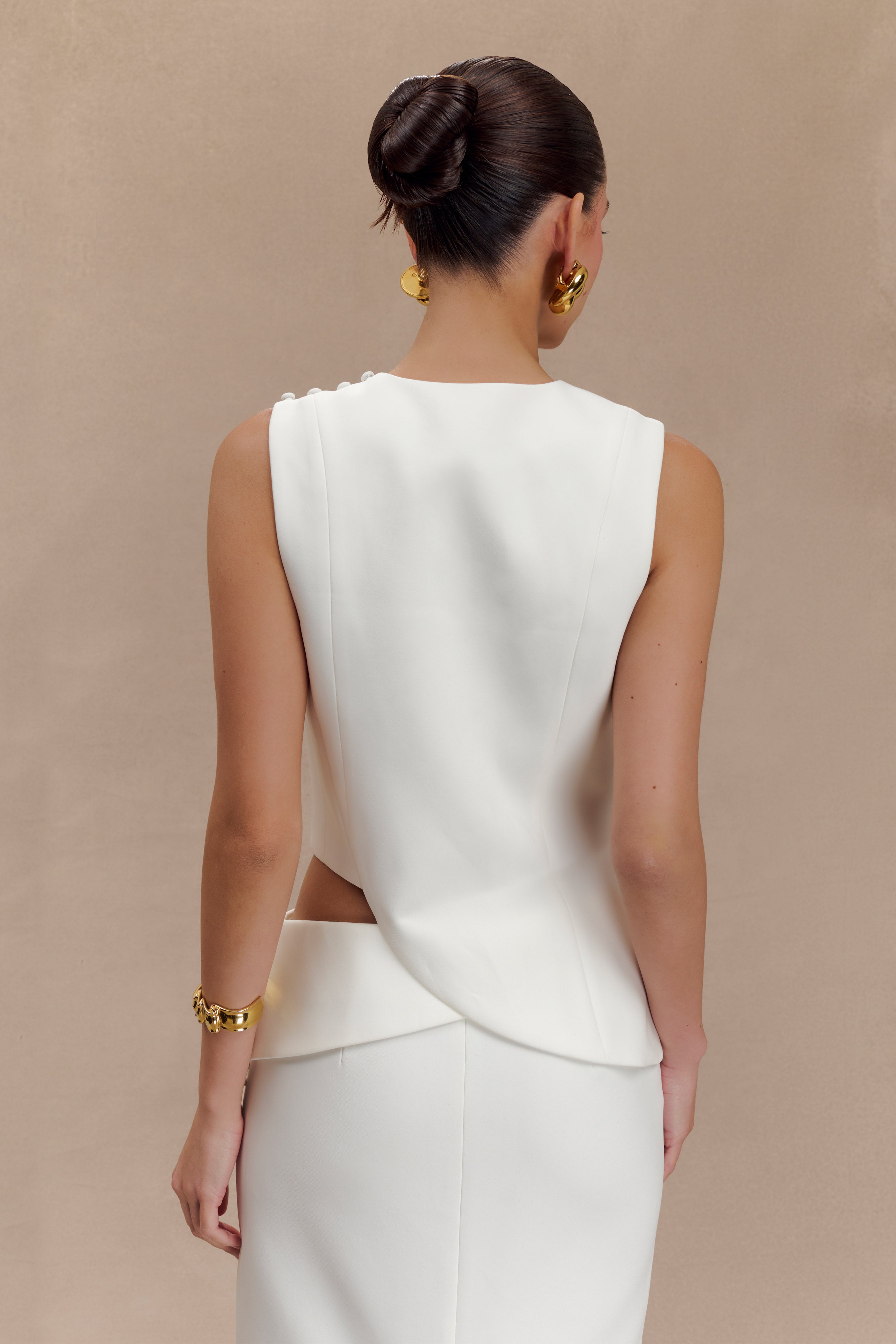 Astrid Asymmetric Sleeveless Suiting Top in White – Chic&Drifts
