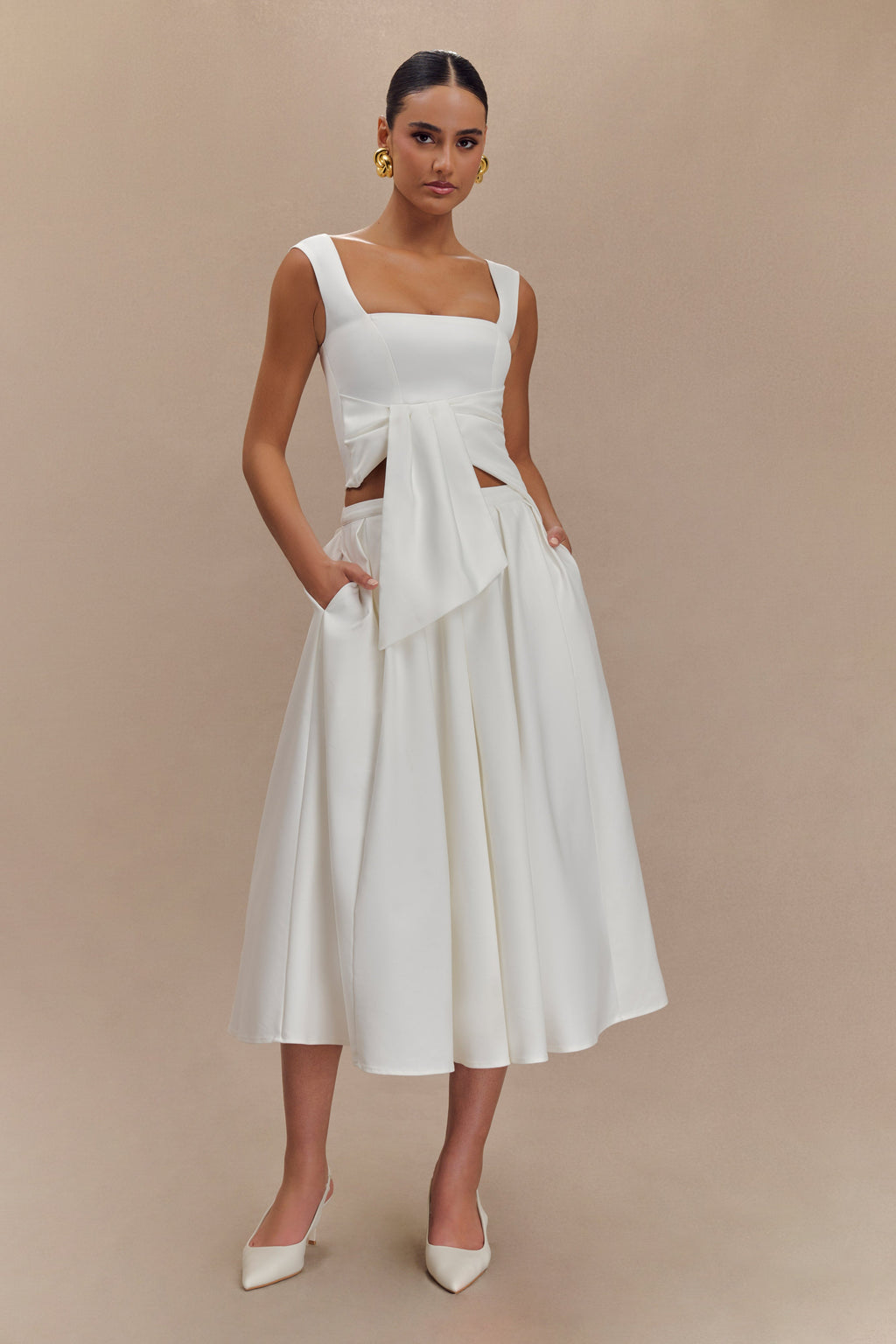 Bryony Satin Structured Sleeveless Top in White – Chic&Drifts