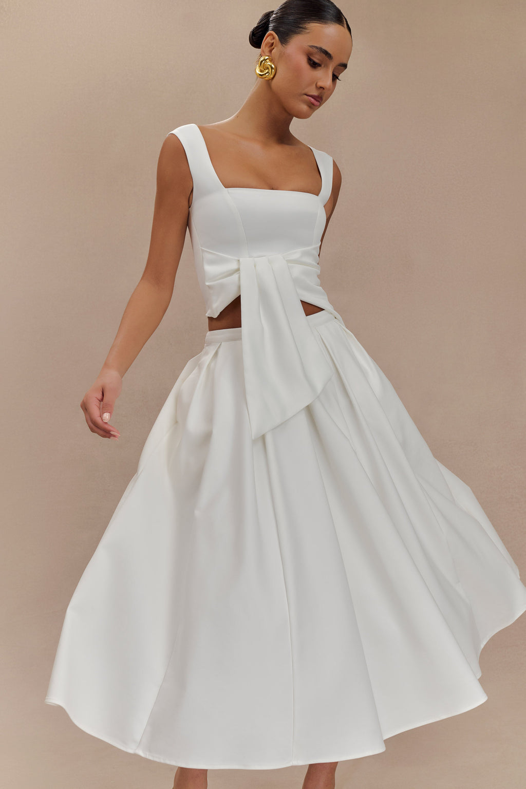 Bryony Satin Structured Sleeveless Top in White – Chic&Drifts