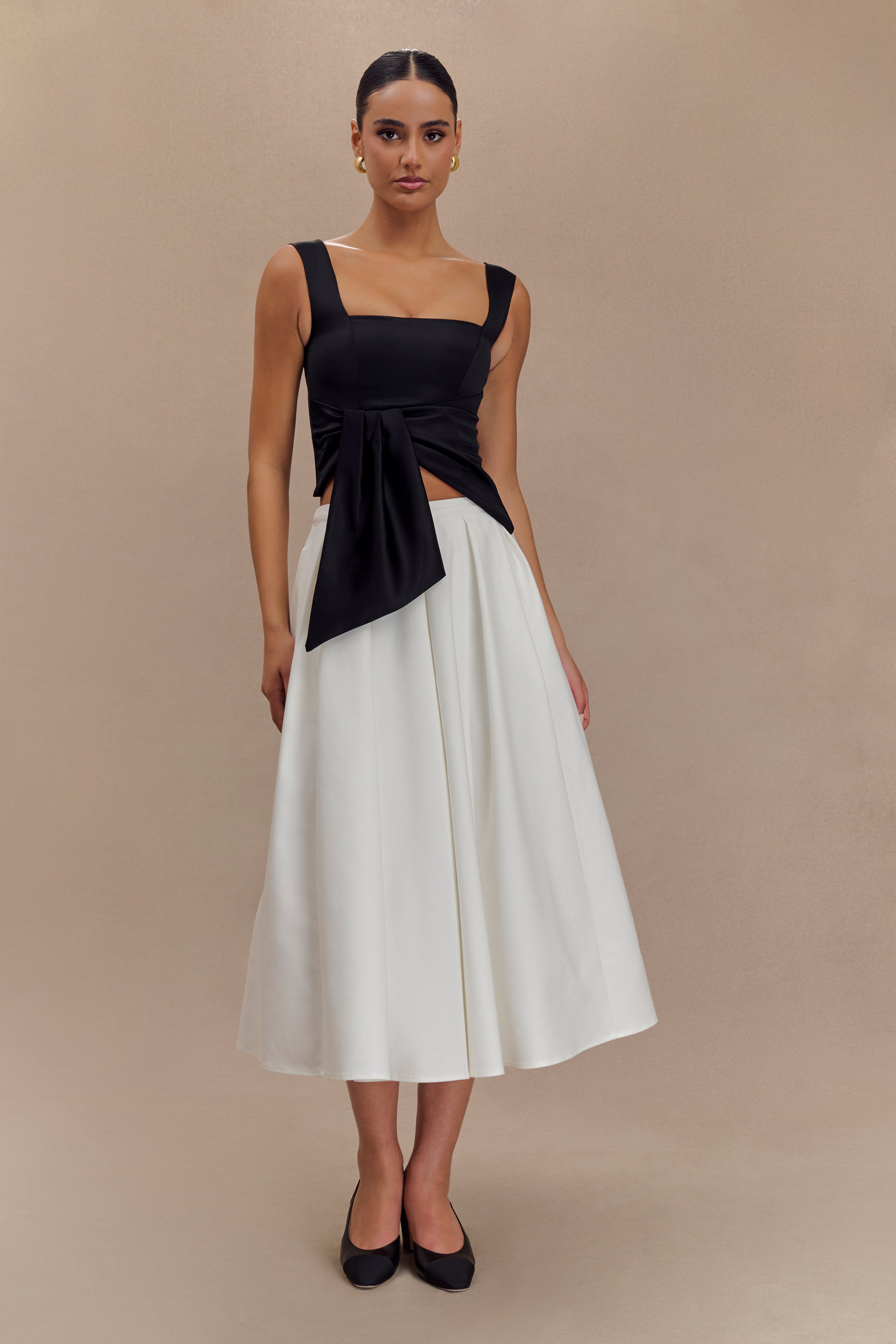 Bryony Satin Structured Sleeveless Top in Black – Chic&Drifts